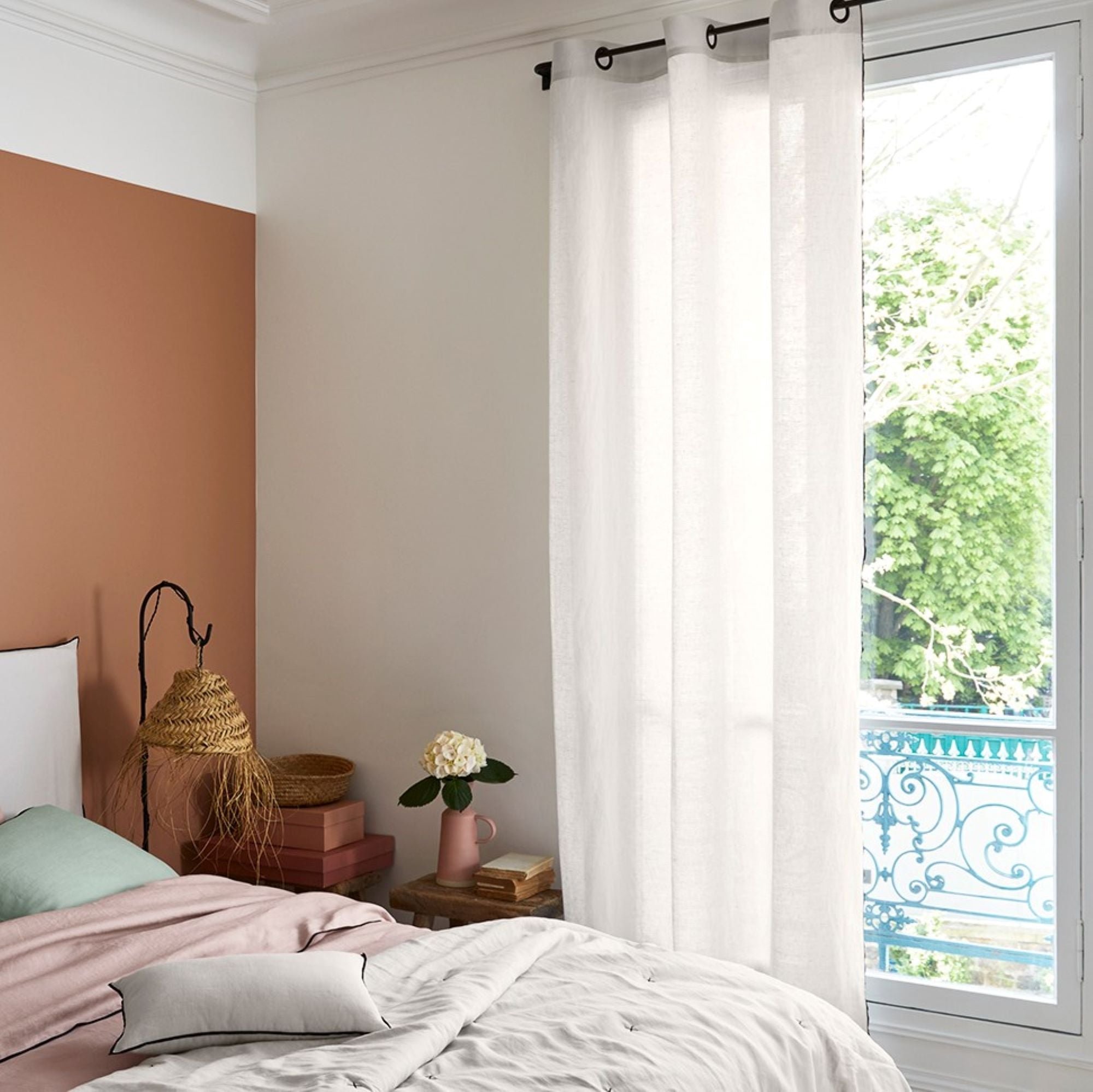 Curtain with black eyelets MADURA