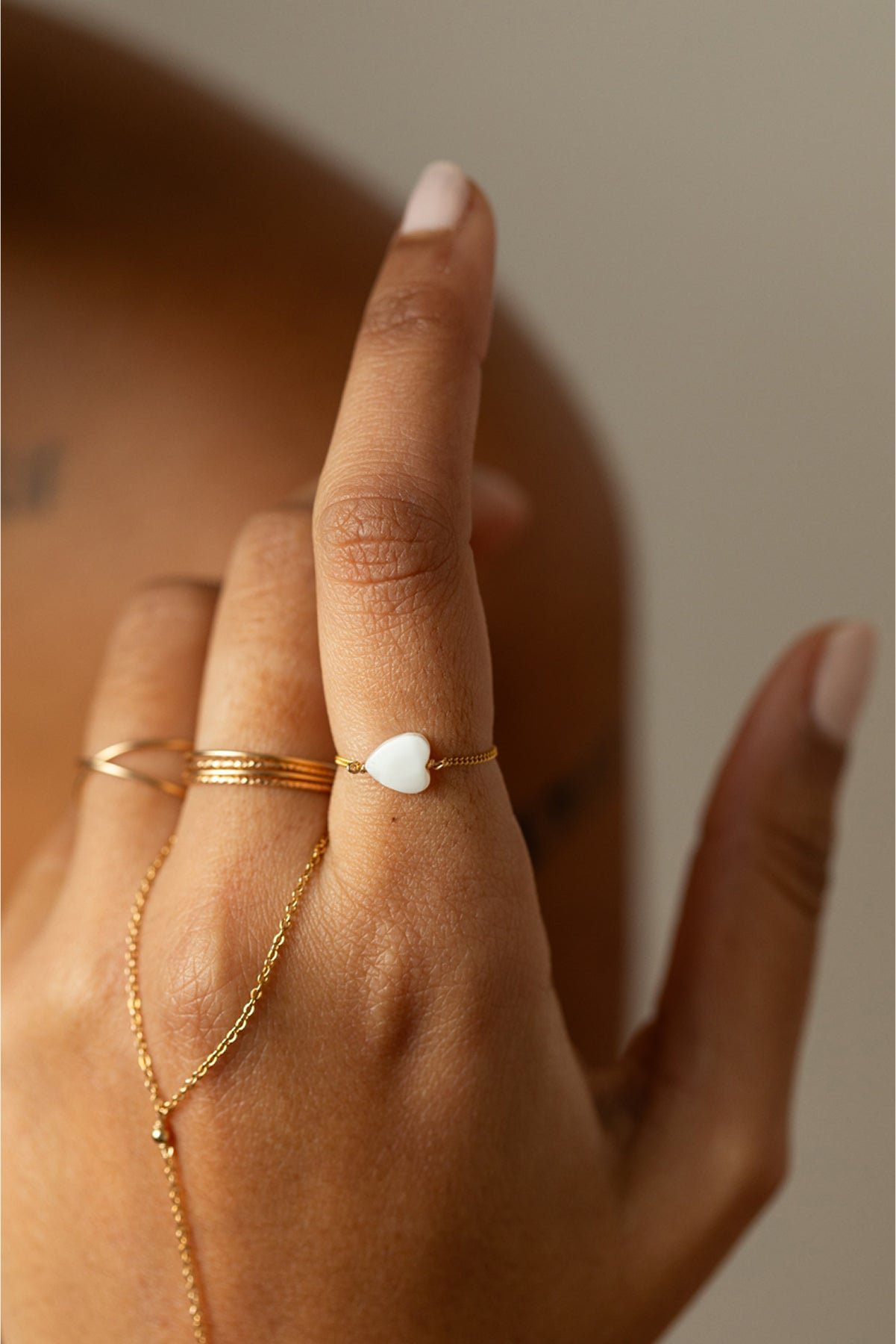 Heart mother-of-pearl chain ring YAY White