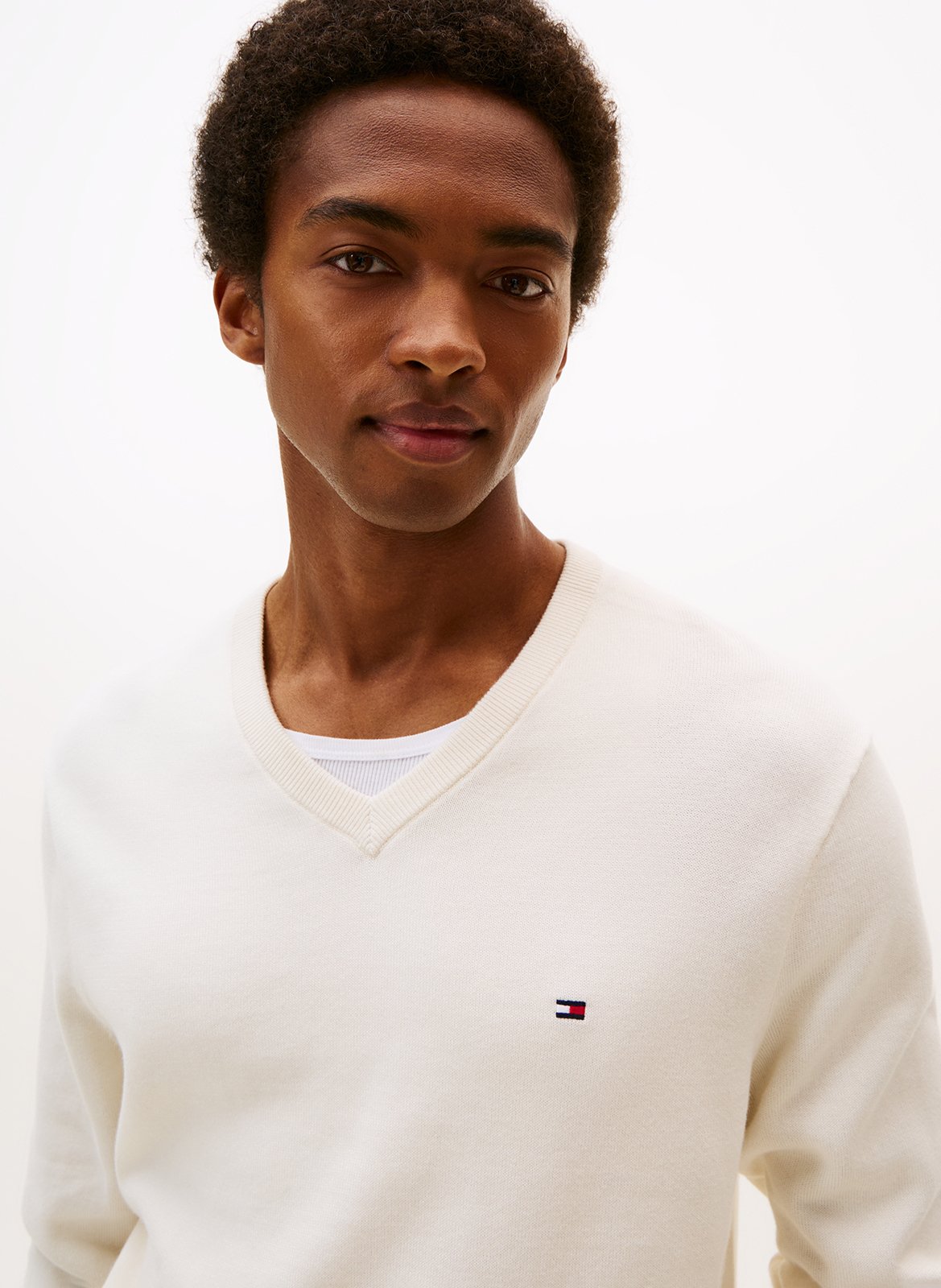 Pull droit col V en coton TOMMY HILFIGER Jaune