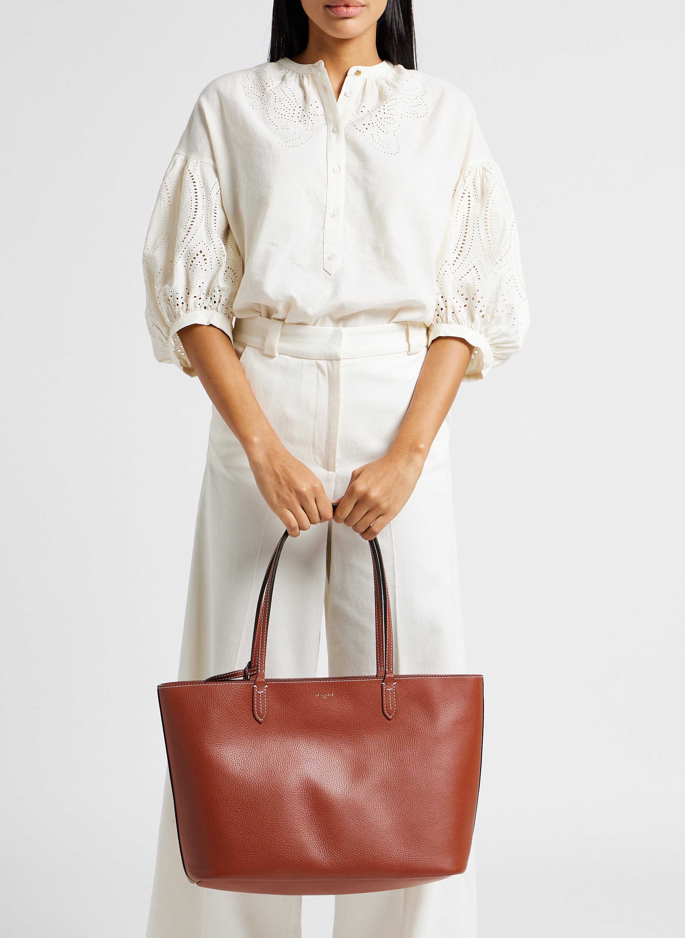 Grained leather shoulder bag LE TANNEUR Brown