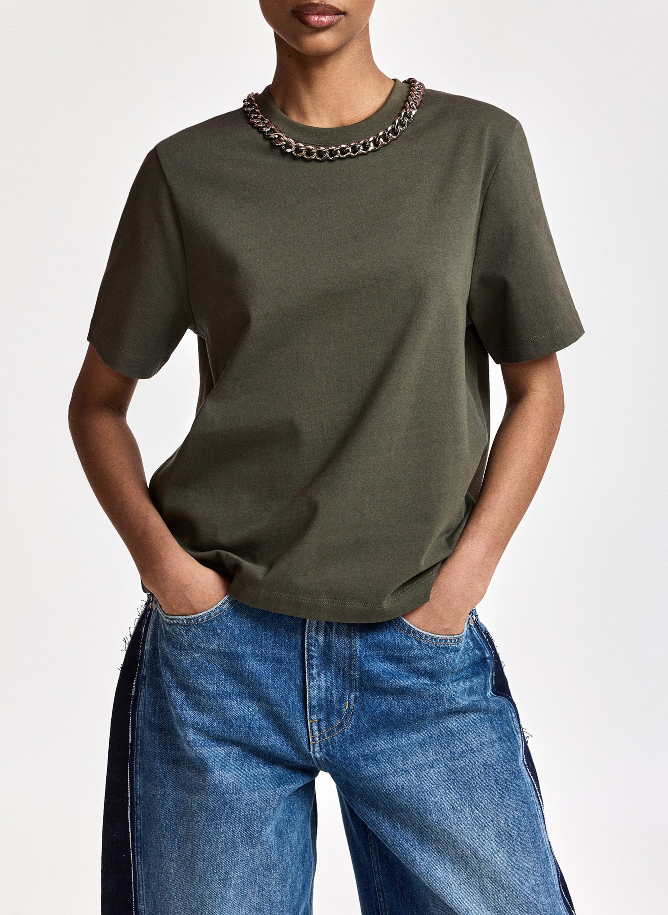 Weites T-Shirt mit Bio-Baumwollkragen mit Kette ESSENTIEL ANTWERP
