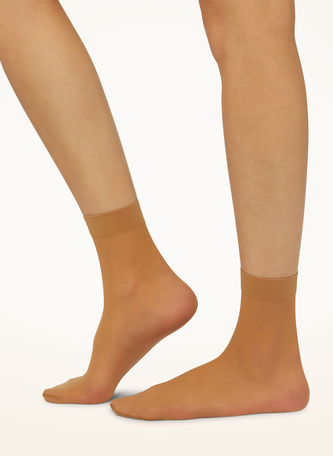 Individual 10 Sheer Socks WOLFORD Beige