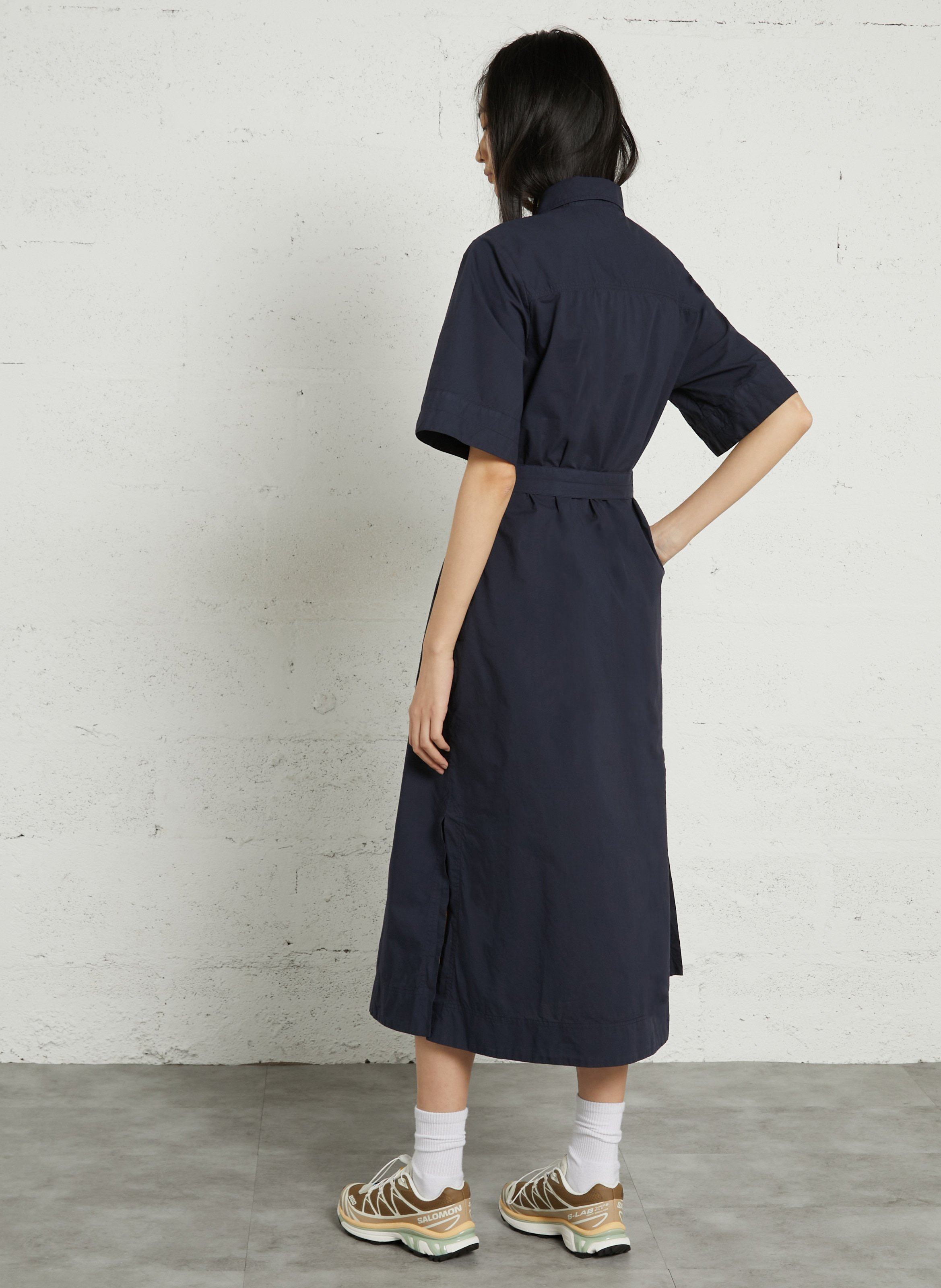 Langes, locker geschnittenes Kleid mit kurzen Ärmeln in Uni-Farbe. RUE DE TOKYO Blau