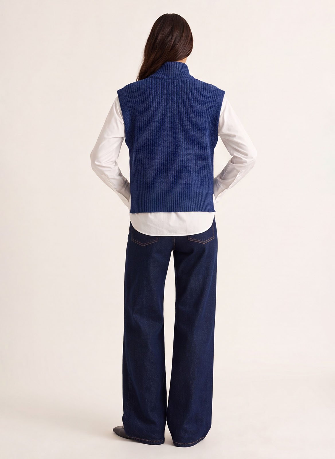 Gerade geschnittenes, ärmelloses Kleid mit Stehkragen KOOKAI Blau