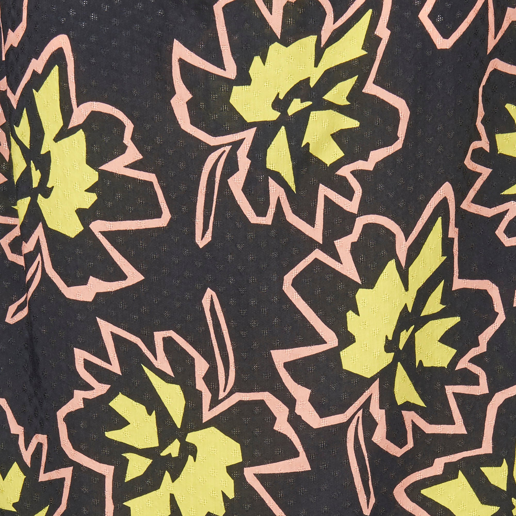 Top manches courtes imprimé fleurs graphiques ATTIC AND BARN Noir