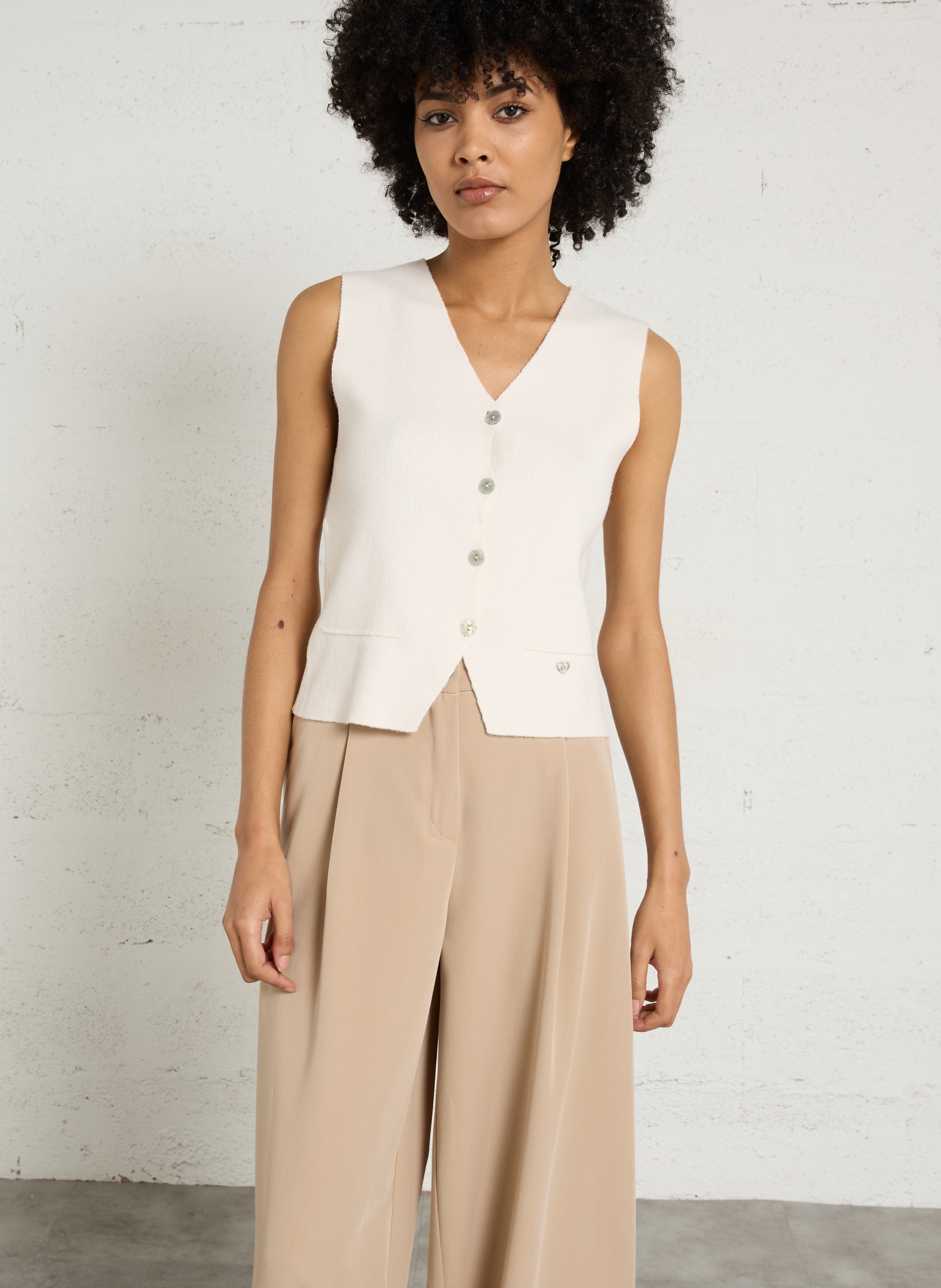 Straight V-neck vest PLEASE Beige