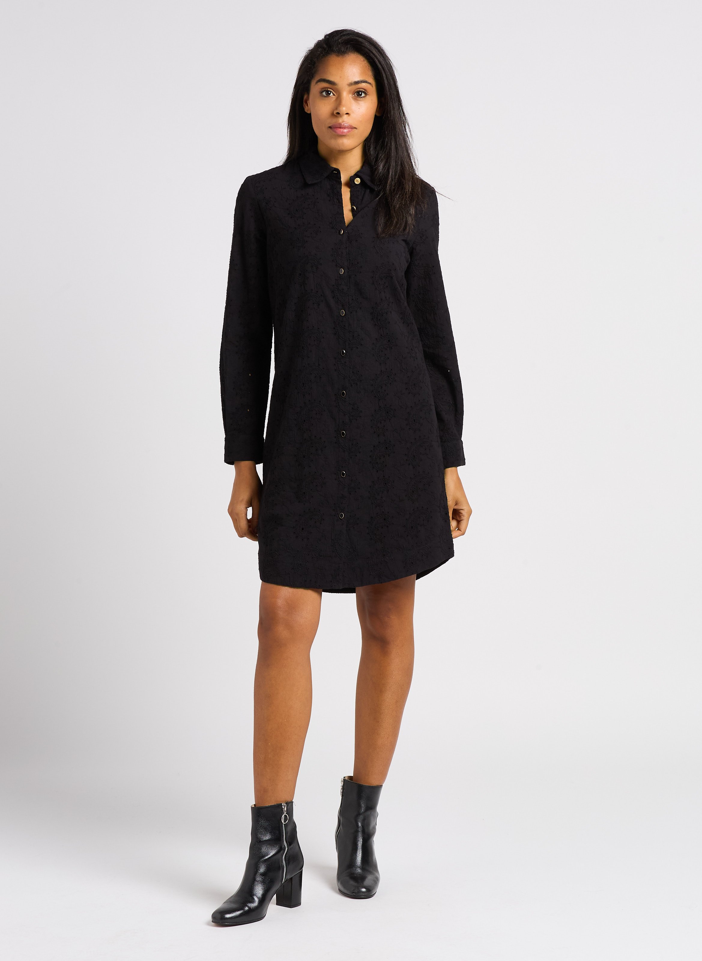 Robe chemise courte brodee en coton Noir