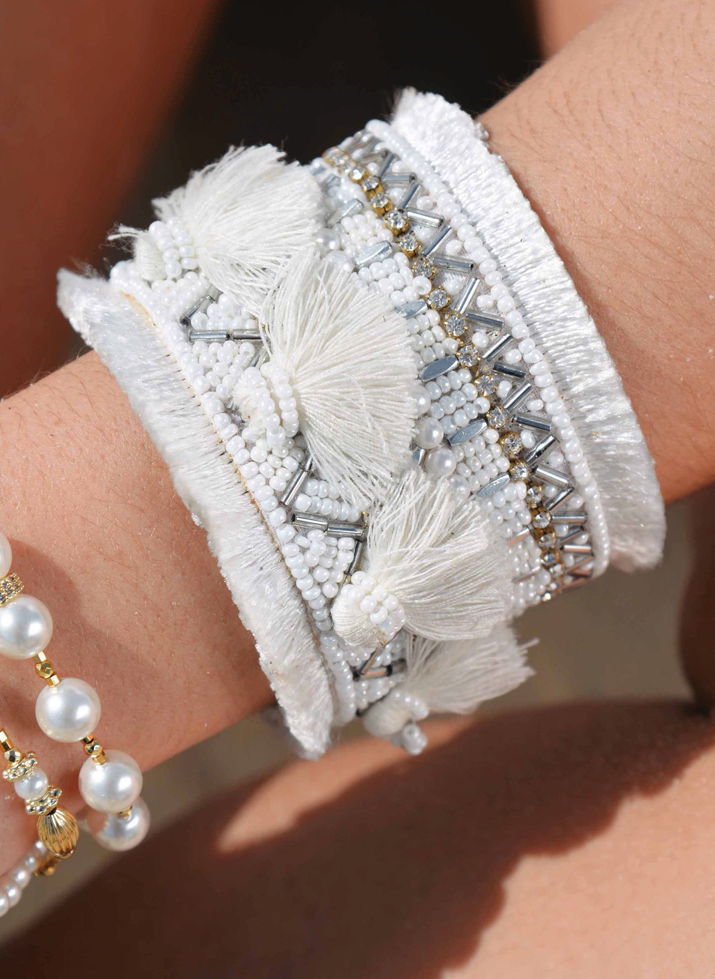 Adjustable beaded cuff HIPANEMA White