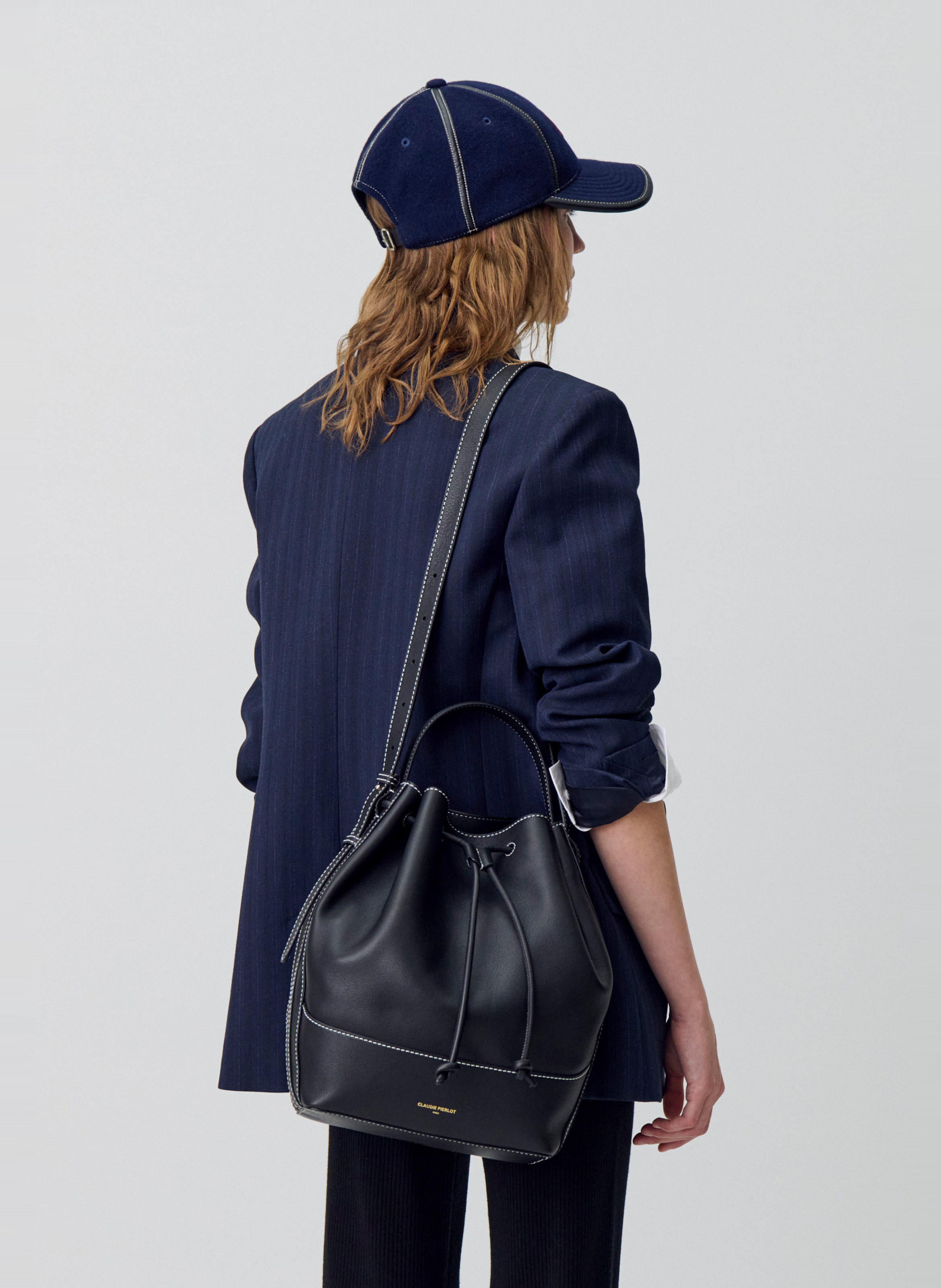 Sac sceau bandoulière en cuir CLAUDIE PIERLOT Noir