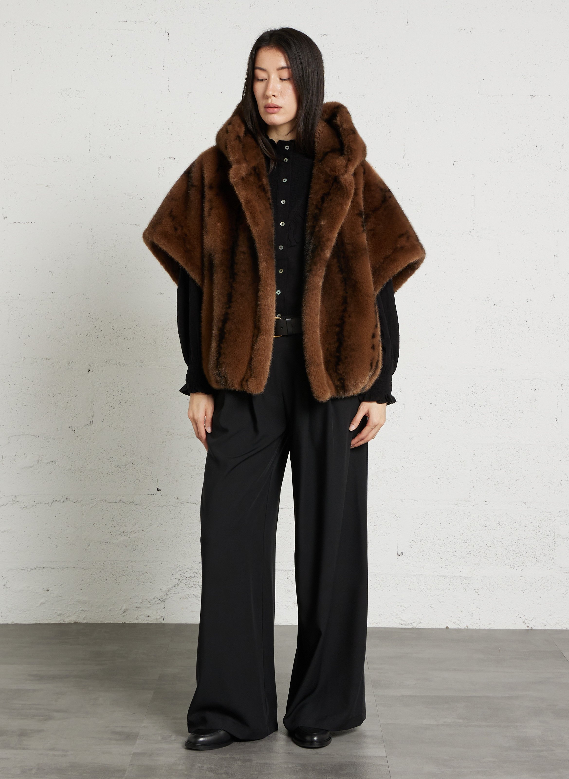 <p>Plain pleated palazzo trousers</p> - Look 4