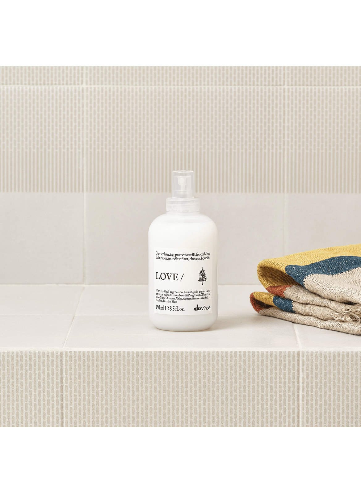 LOVE CURL Enhancing Milk DAVINES No color