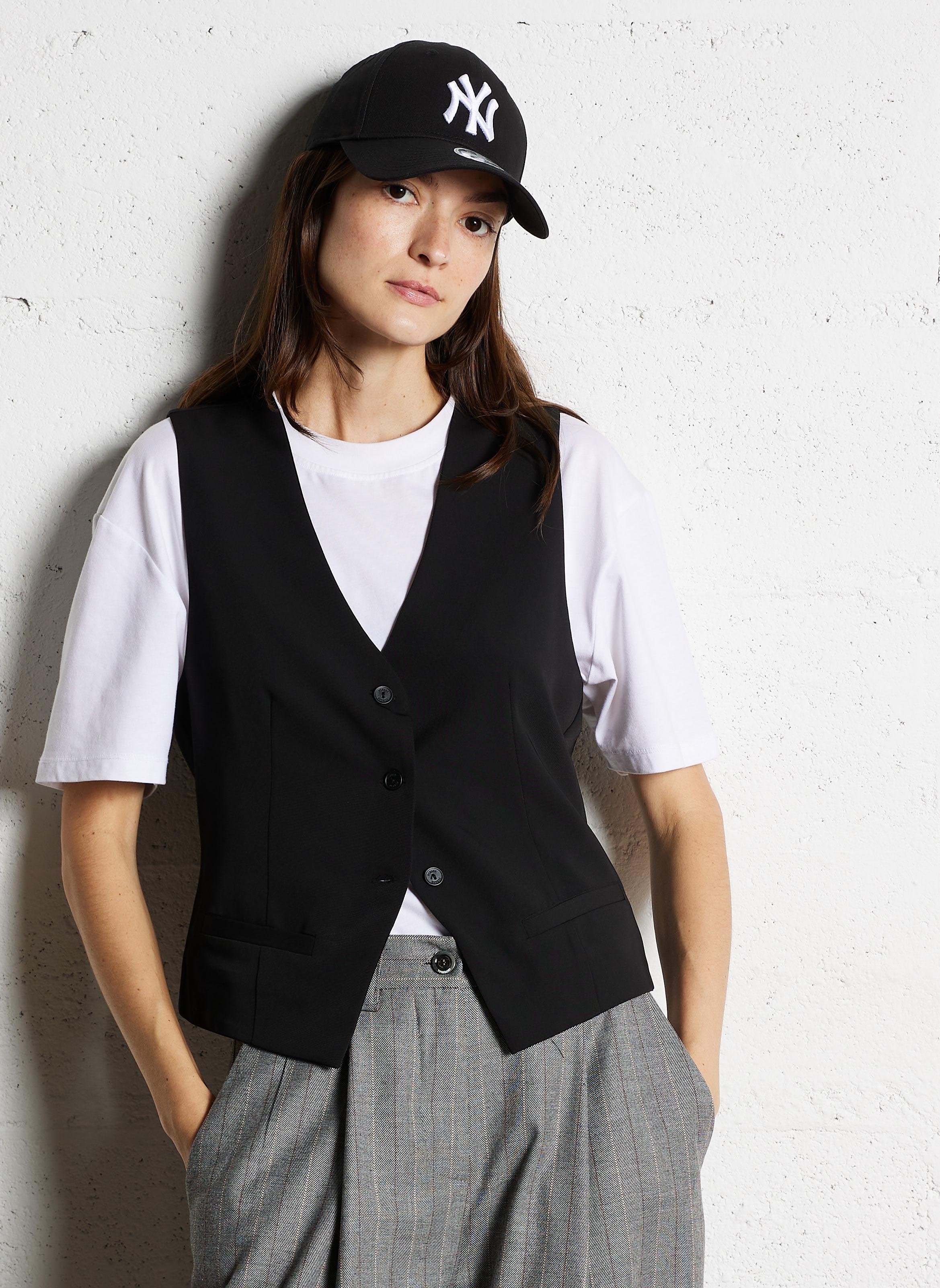 Sleeveless fitted V-neck sweater PLEASE Black