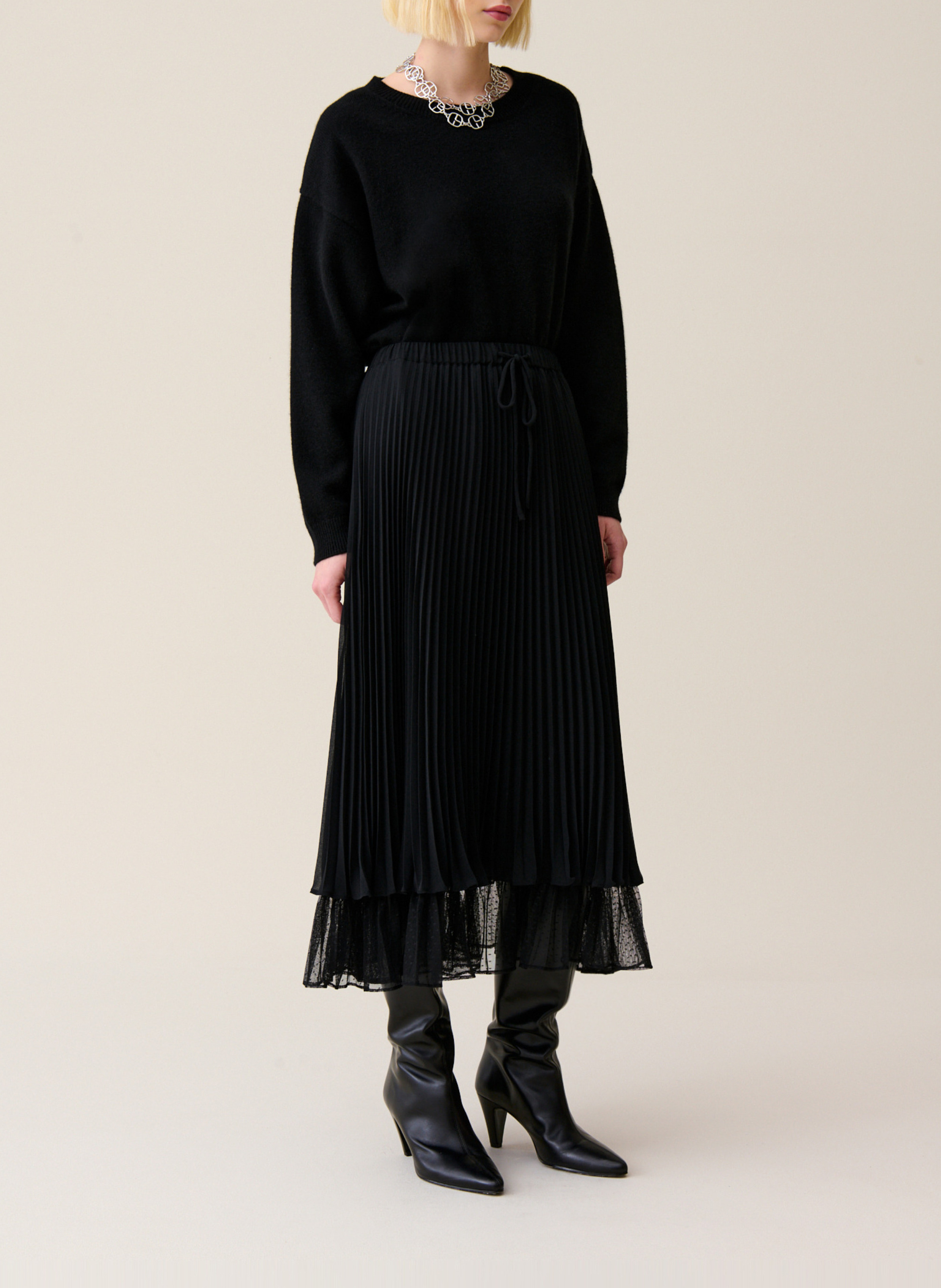 Halflange, soepelvallende plooirok  CLAUDIE PIERLOT Zwart