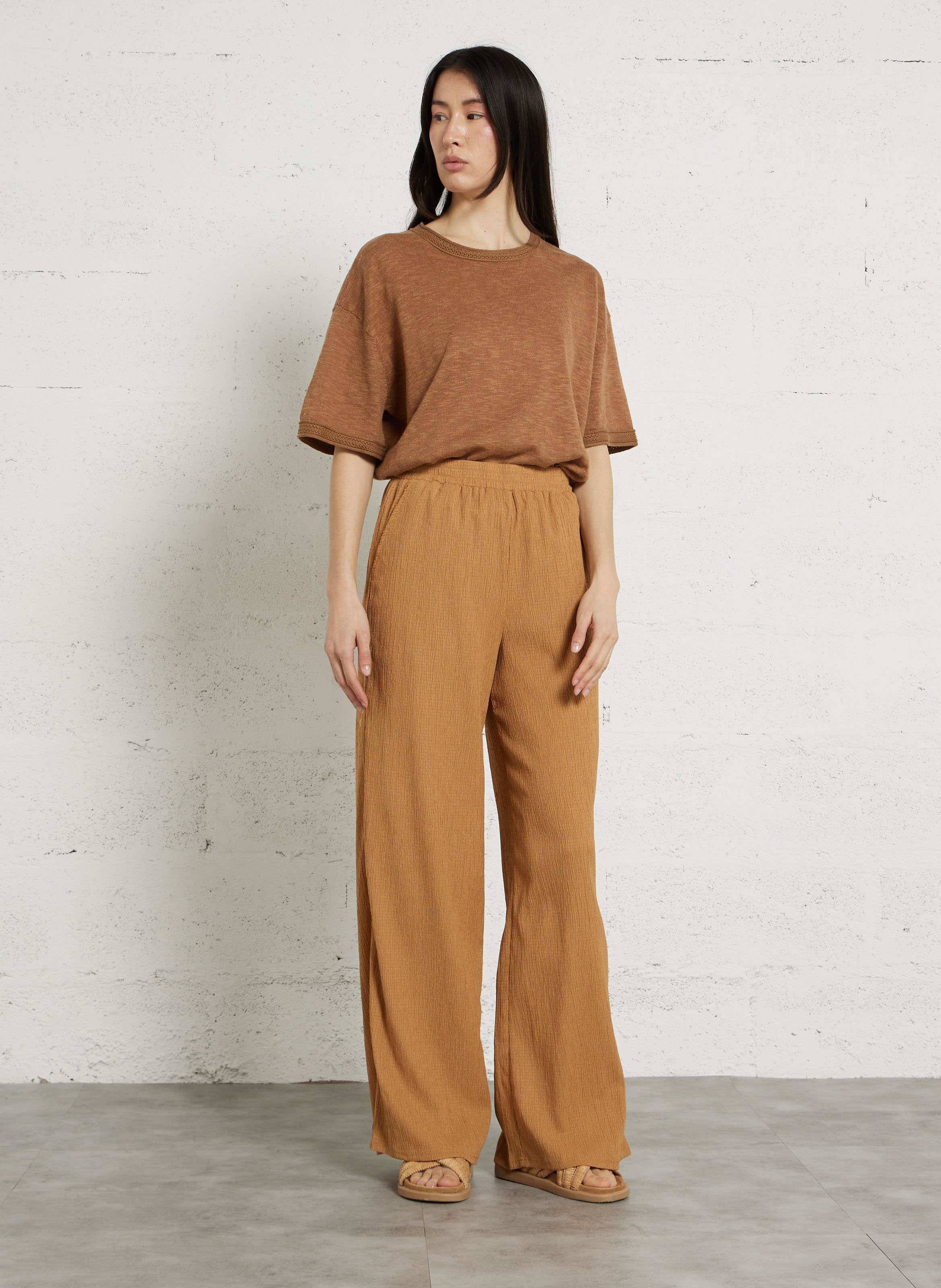 Oversize Rundhalsausschnitt T-Shirt aus Leinen und Baumwolle. LA PETITE ETOILE Braun