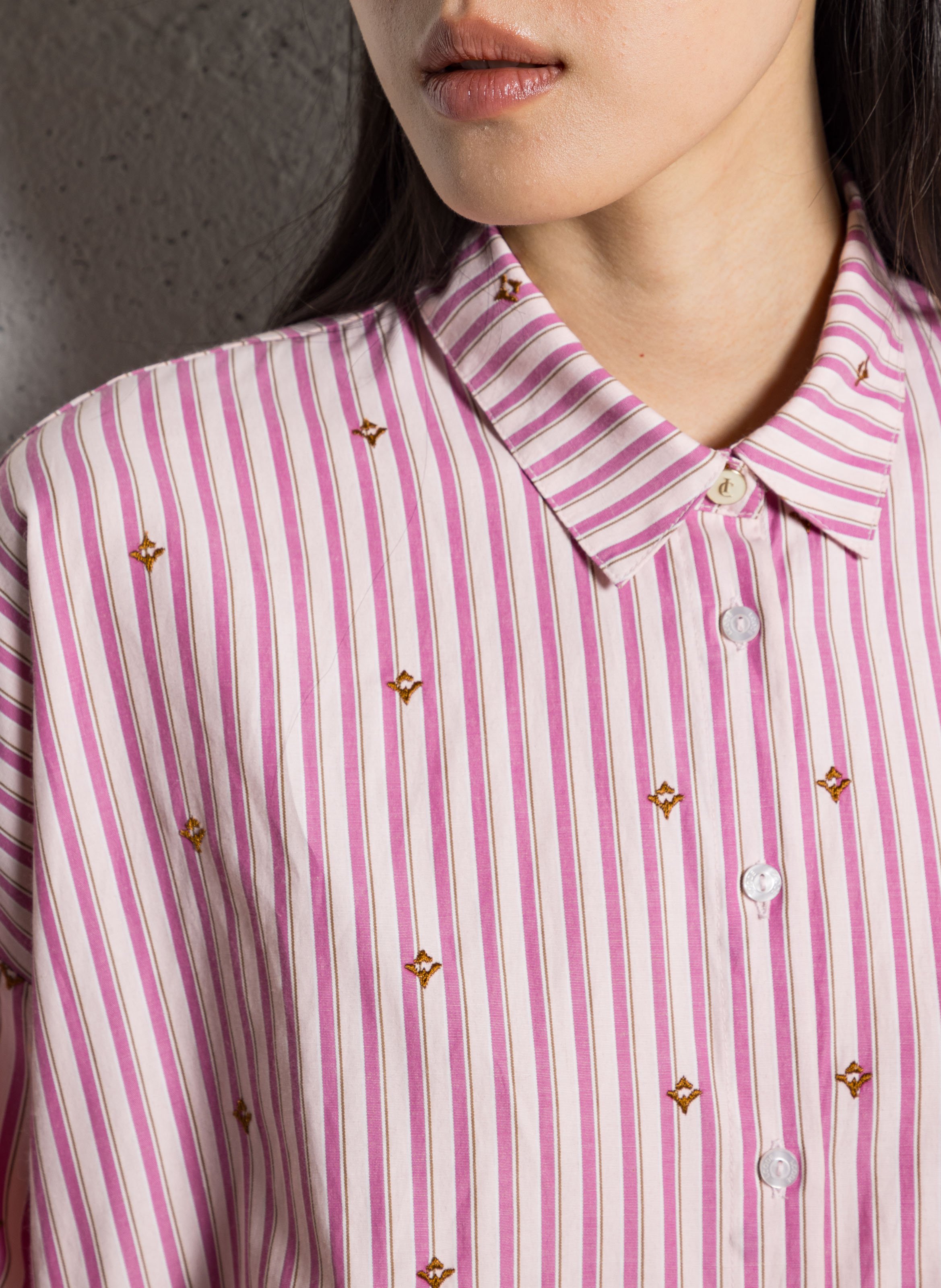 Chemise oversize col classique rayée à broderies I CODE Rose