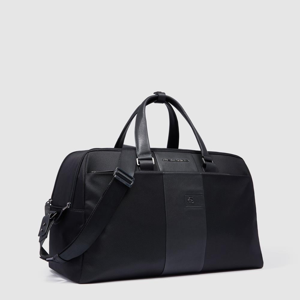 Small-sized gym bag made of recycled fabric PIQUADRO Black