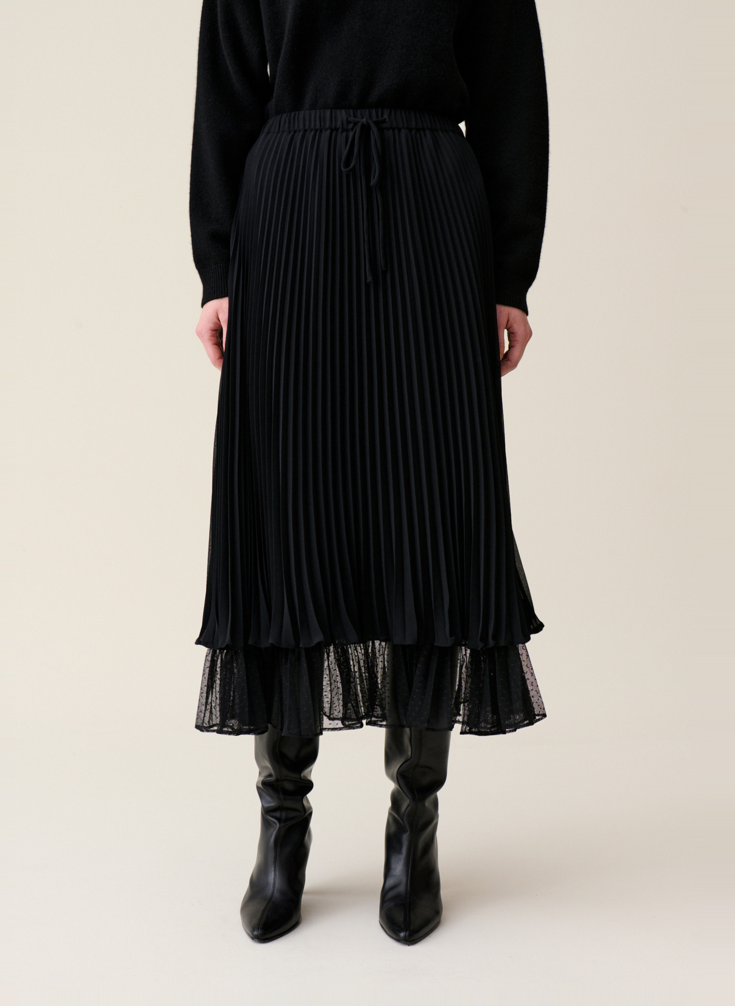Halflange, soepelvallende plooirok  CLAUDIE PIERLOT Zwart