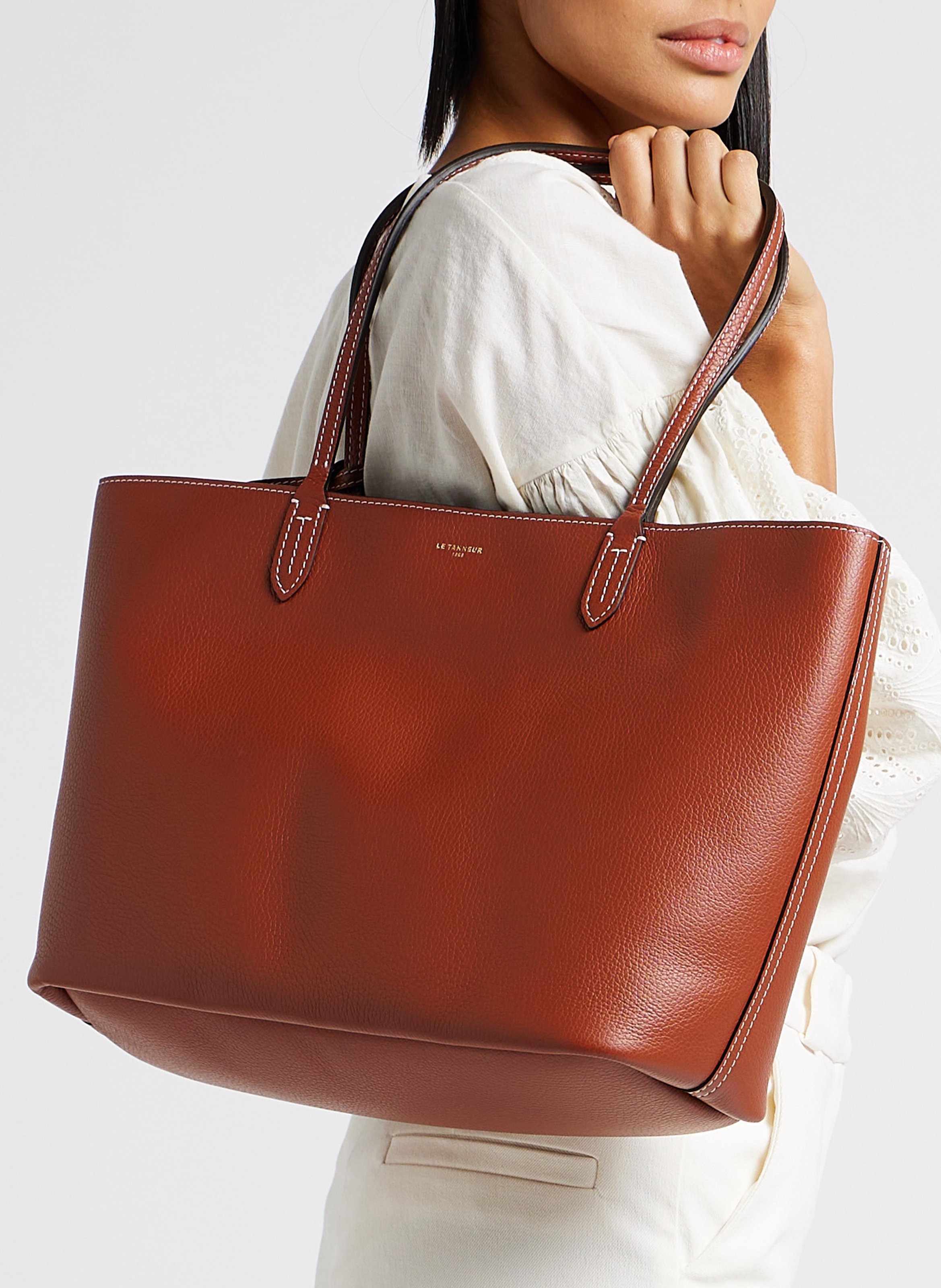 Grained leather shoulder bag LE TANNEUR Brown