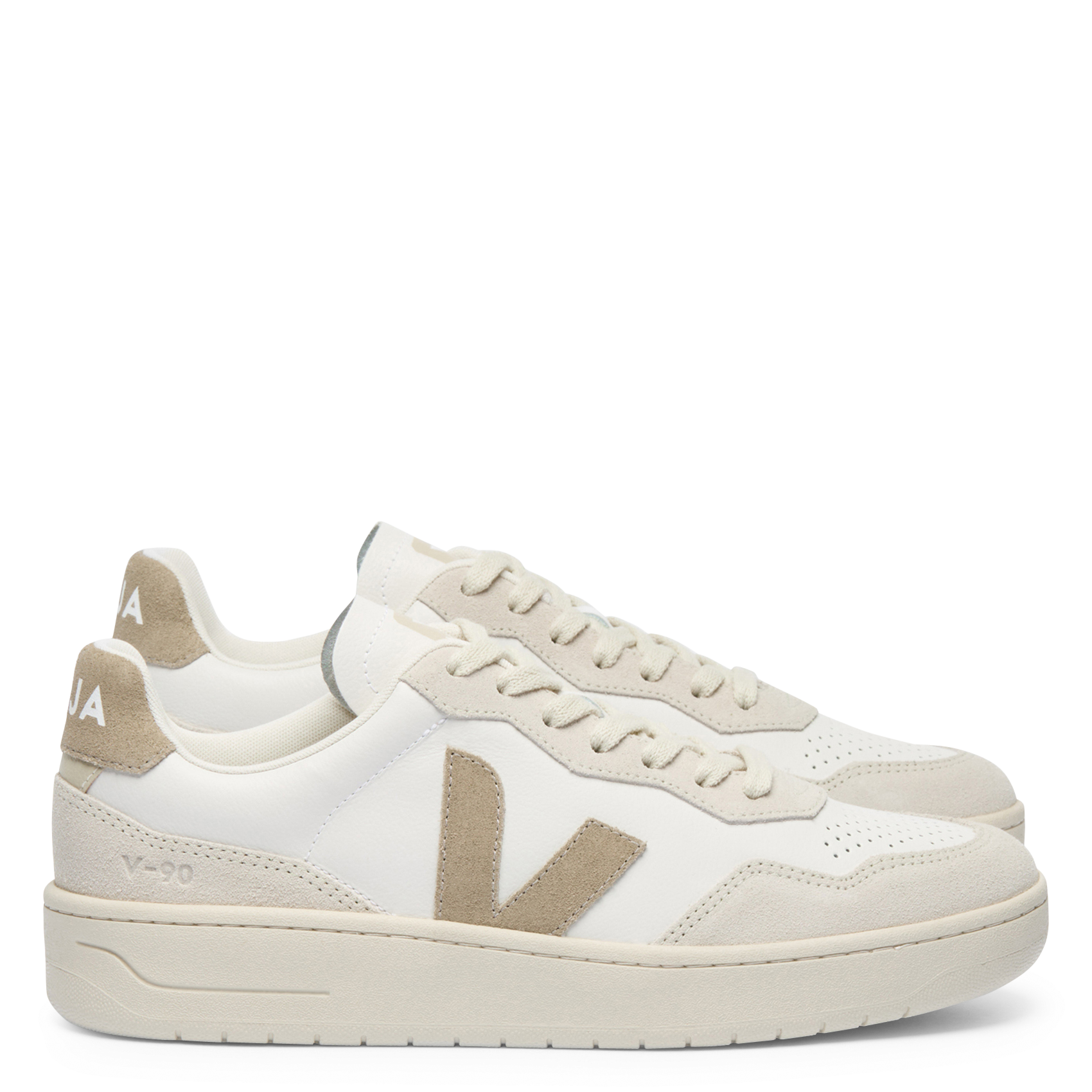 Baskets basses en cuir VEJA