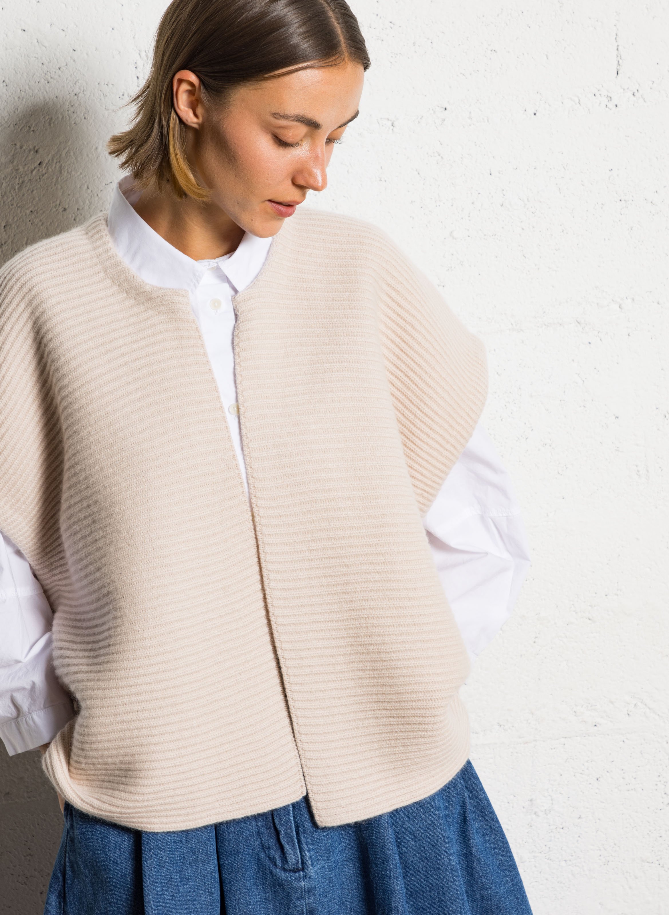 Cashmere ribbed edge cape KUJTEN Beige