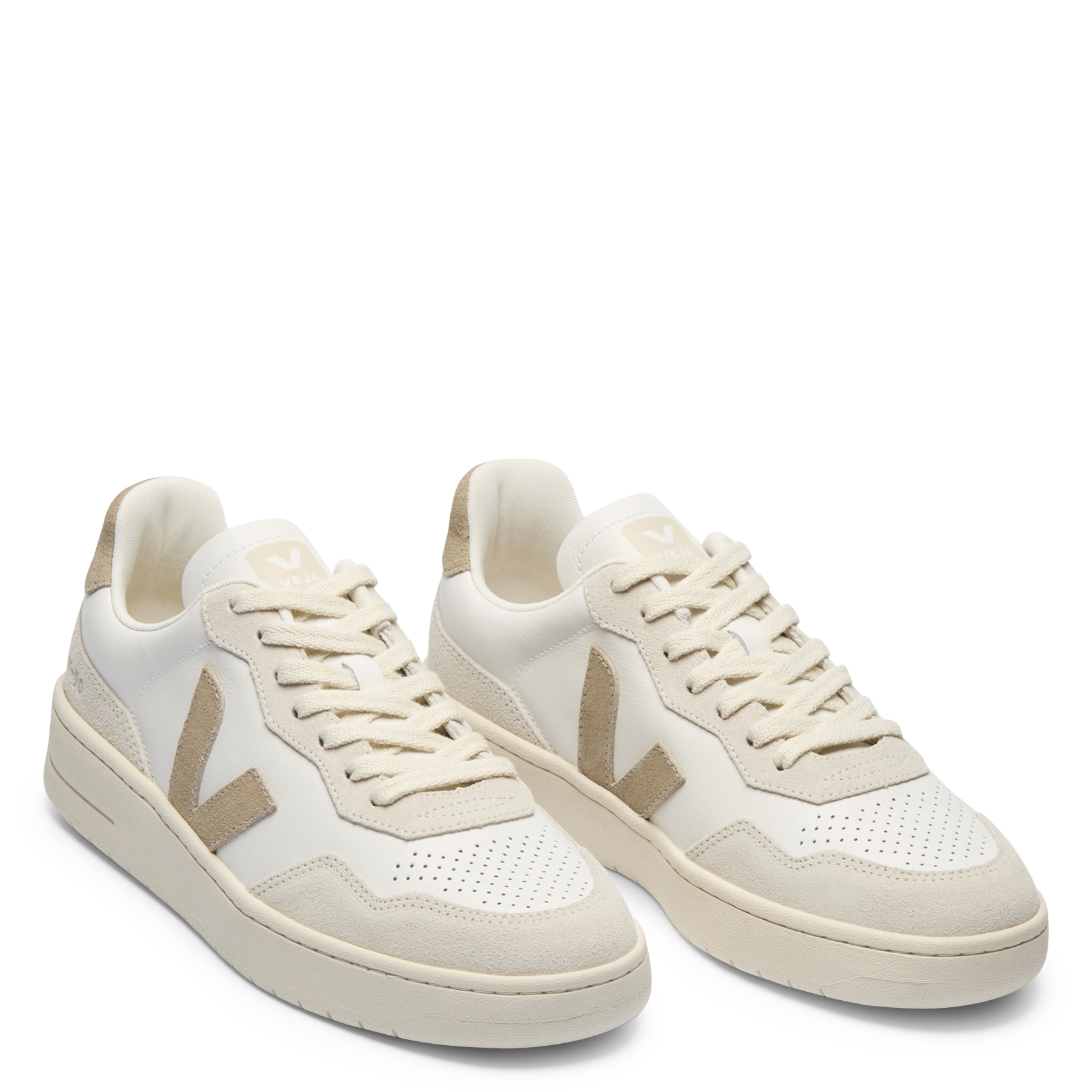 Baskets basses en cuir VEJA Beige