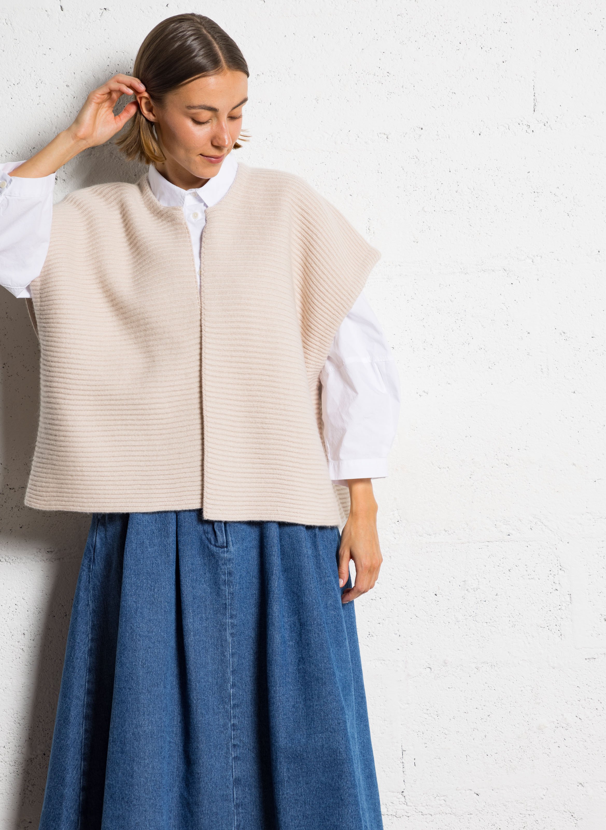 Cashmere ribbed edge cape KUJTEN Beige