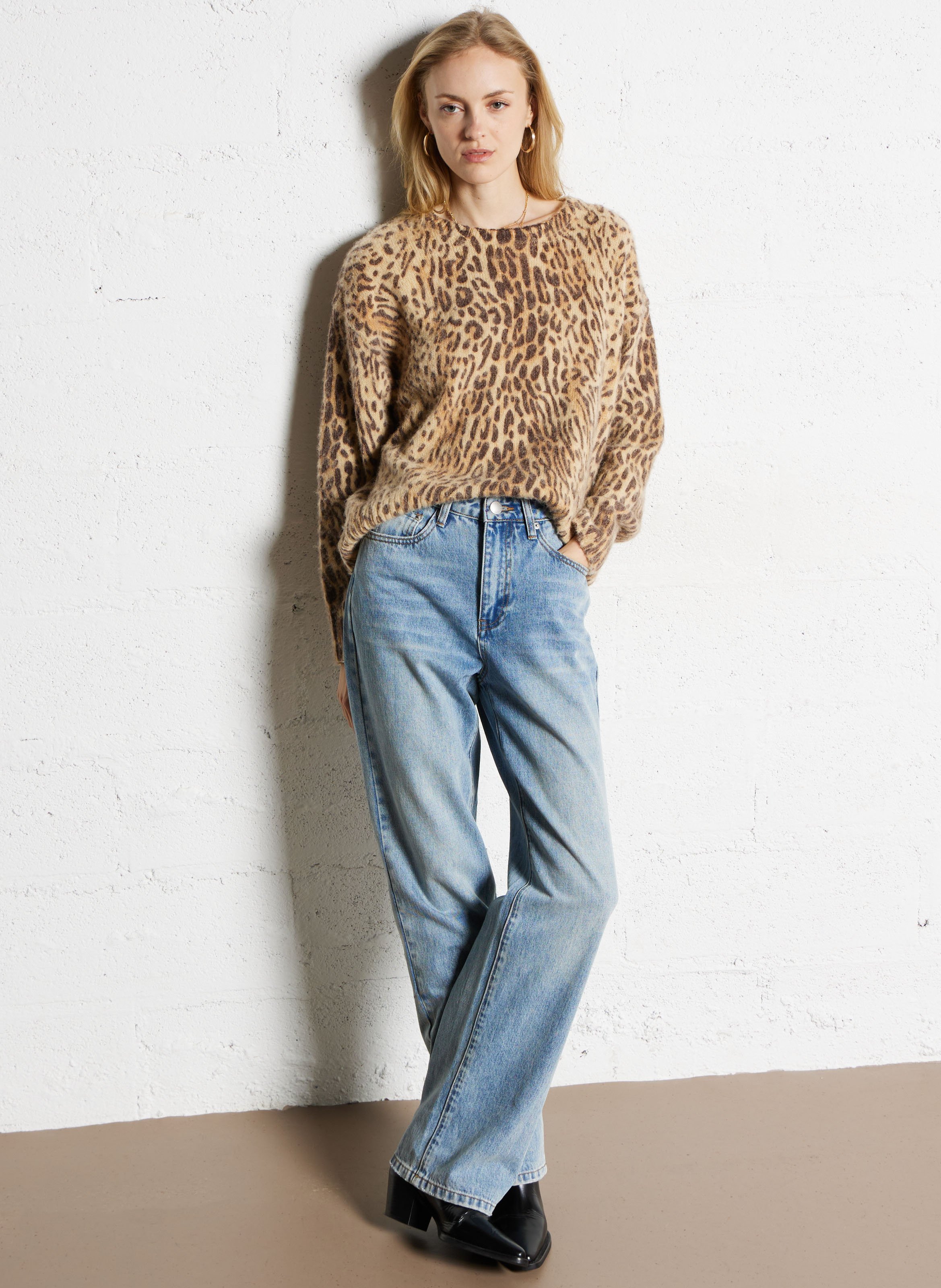 Pull ample col rond en léopard SUNCOO Beige