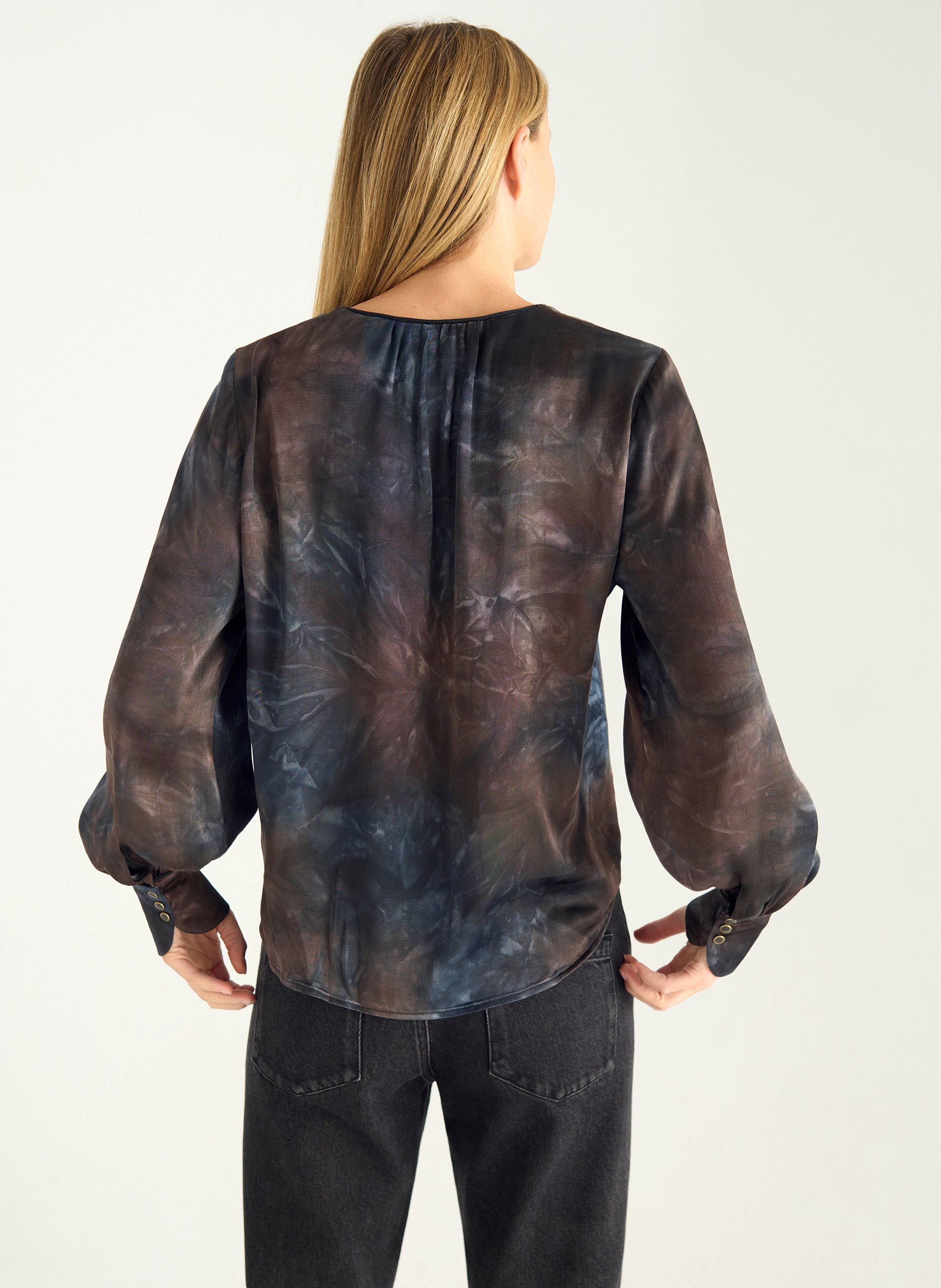 Printed V-neck shirt ACOTE Black