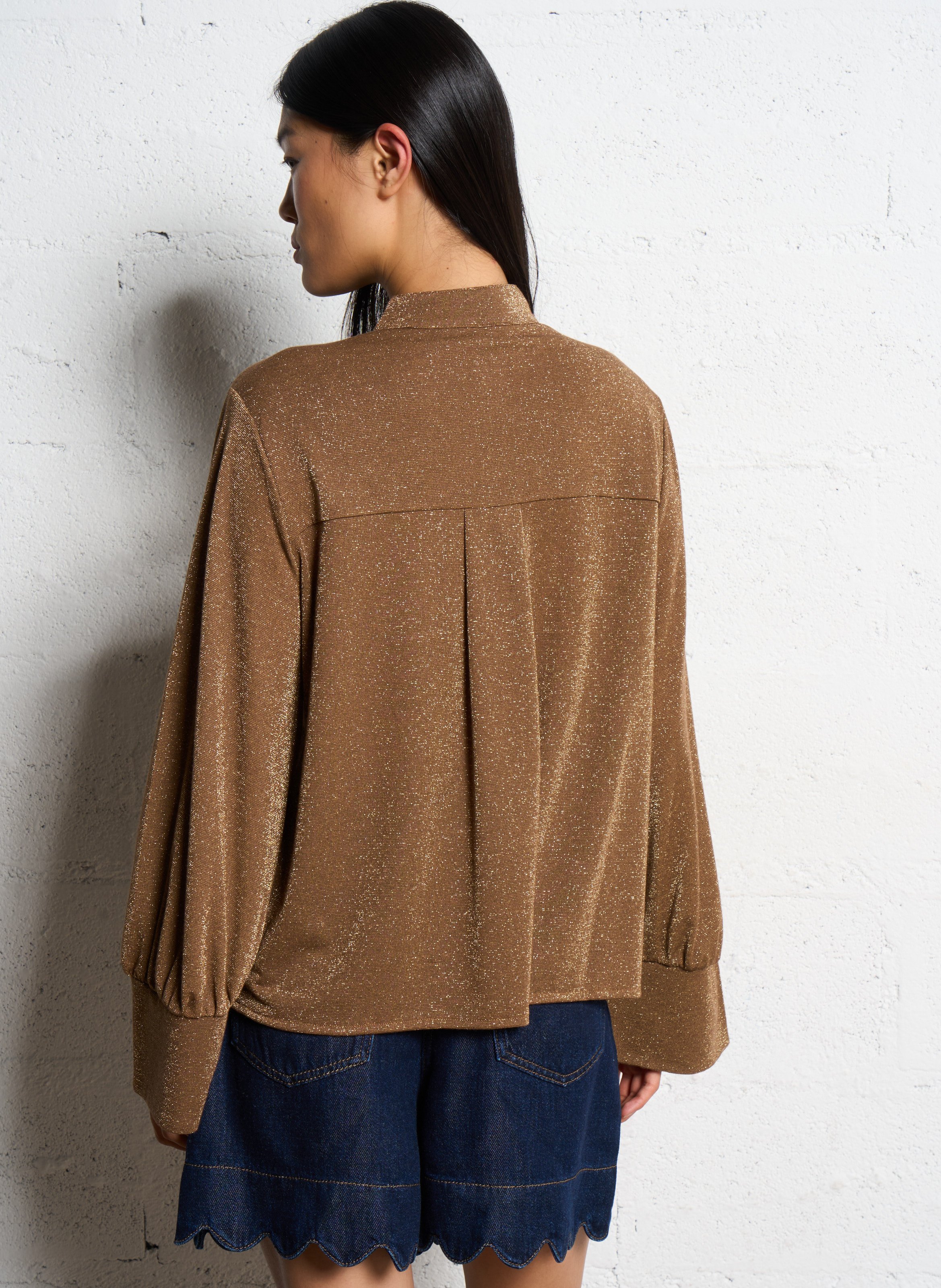 Fluid round neck sparkling shirt Beige