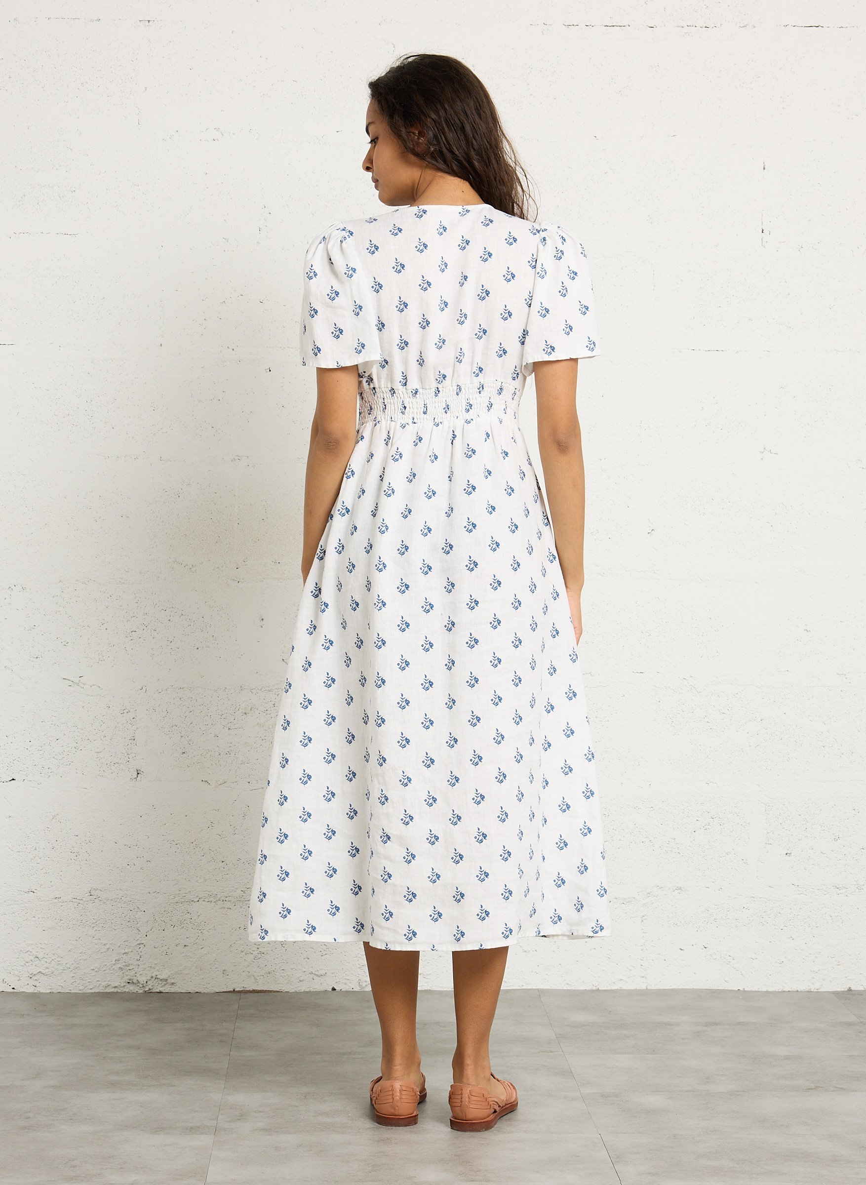 Robe longue col V en lin imprimé THE NEW SOCIETY Blanc