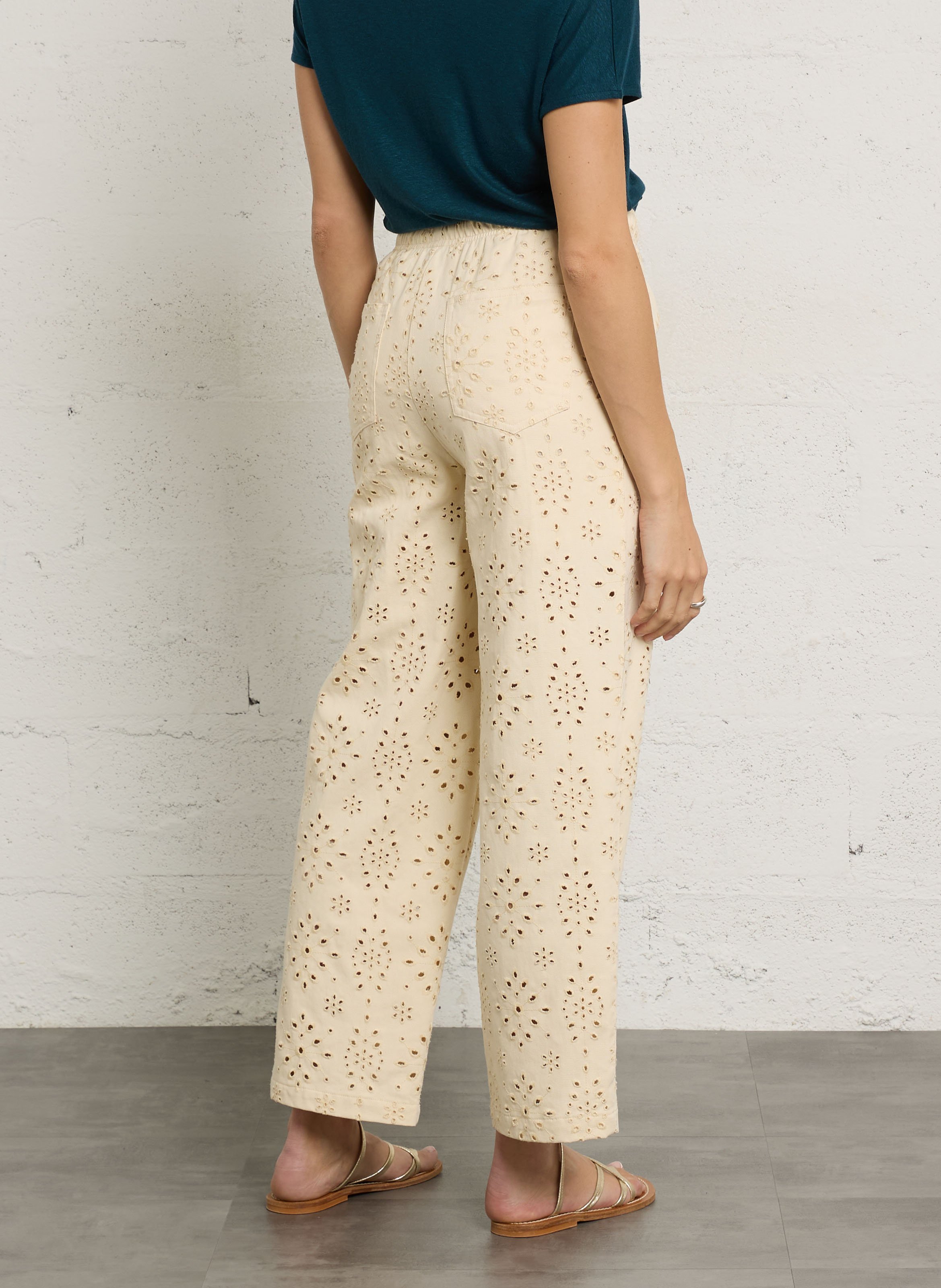 Hoch taillierte gerade Hose mit Stickerei THE KORNER Weiss