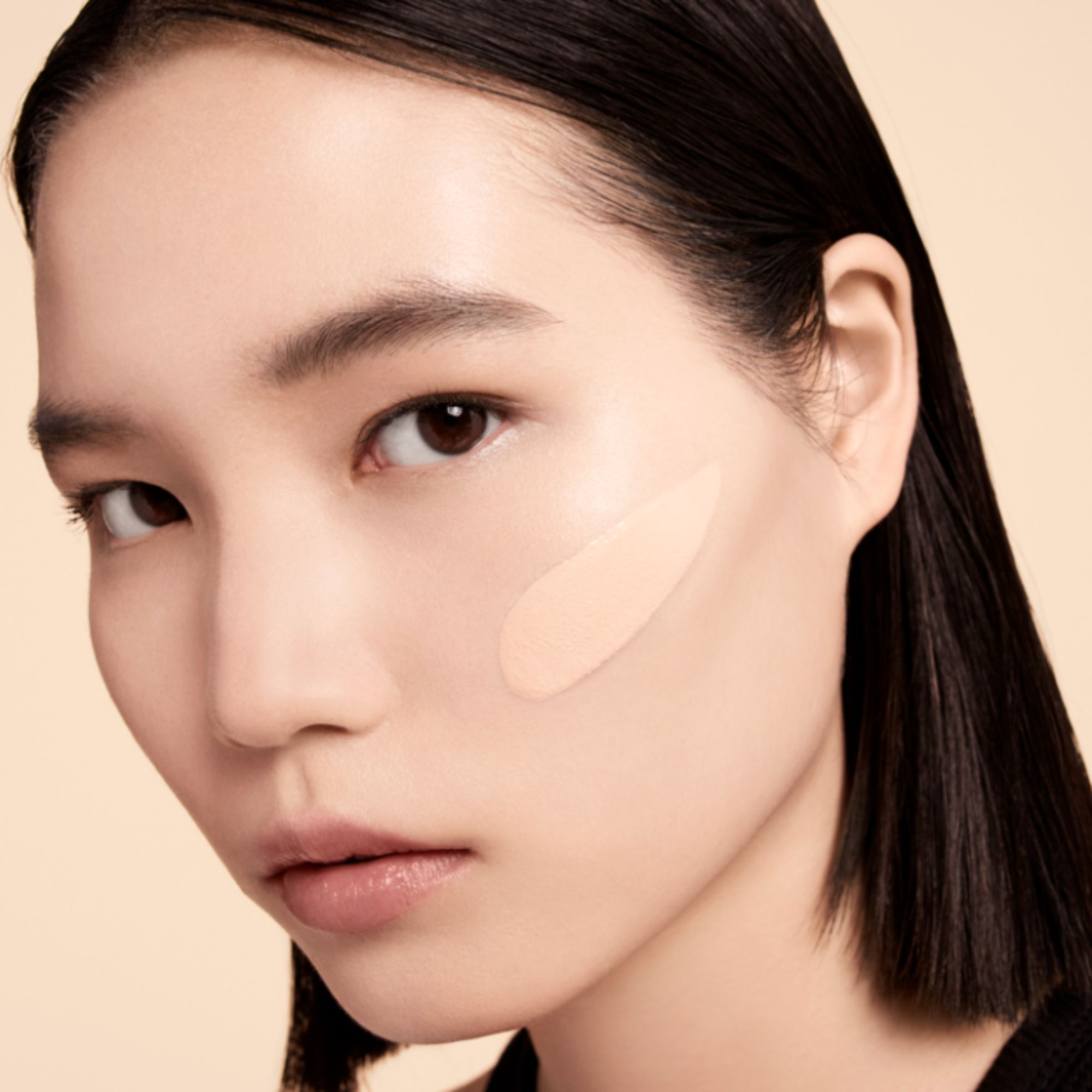 FOND DE TEINT MAT LUMINEUX 24H* HAUTE COUVRANCE YVES SAINT LAURENT Lc2