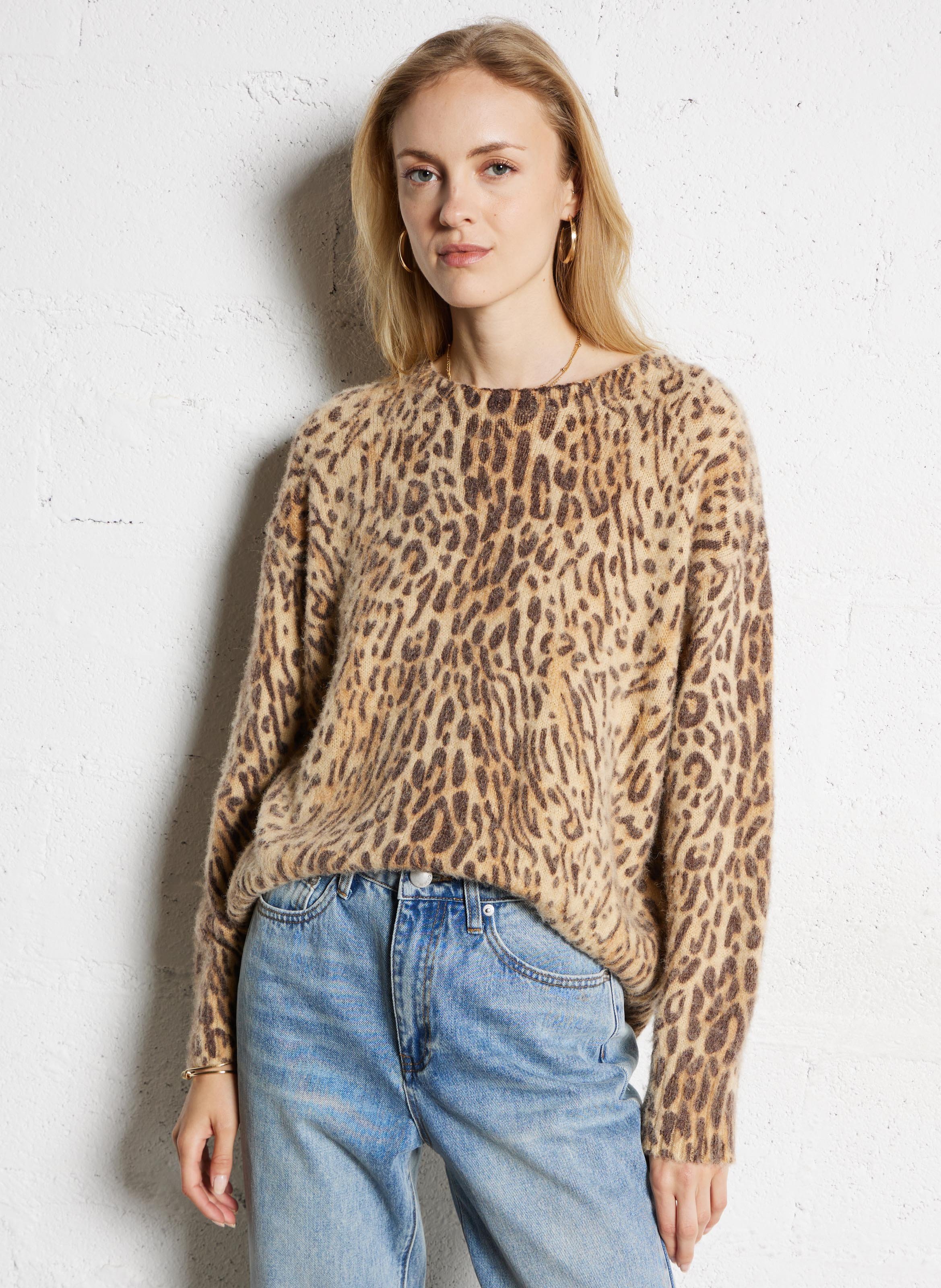 Pull ample col rond en léopard SUNCOO Beige