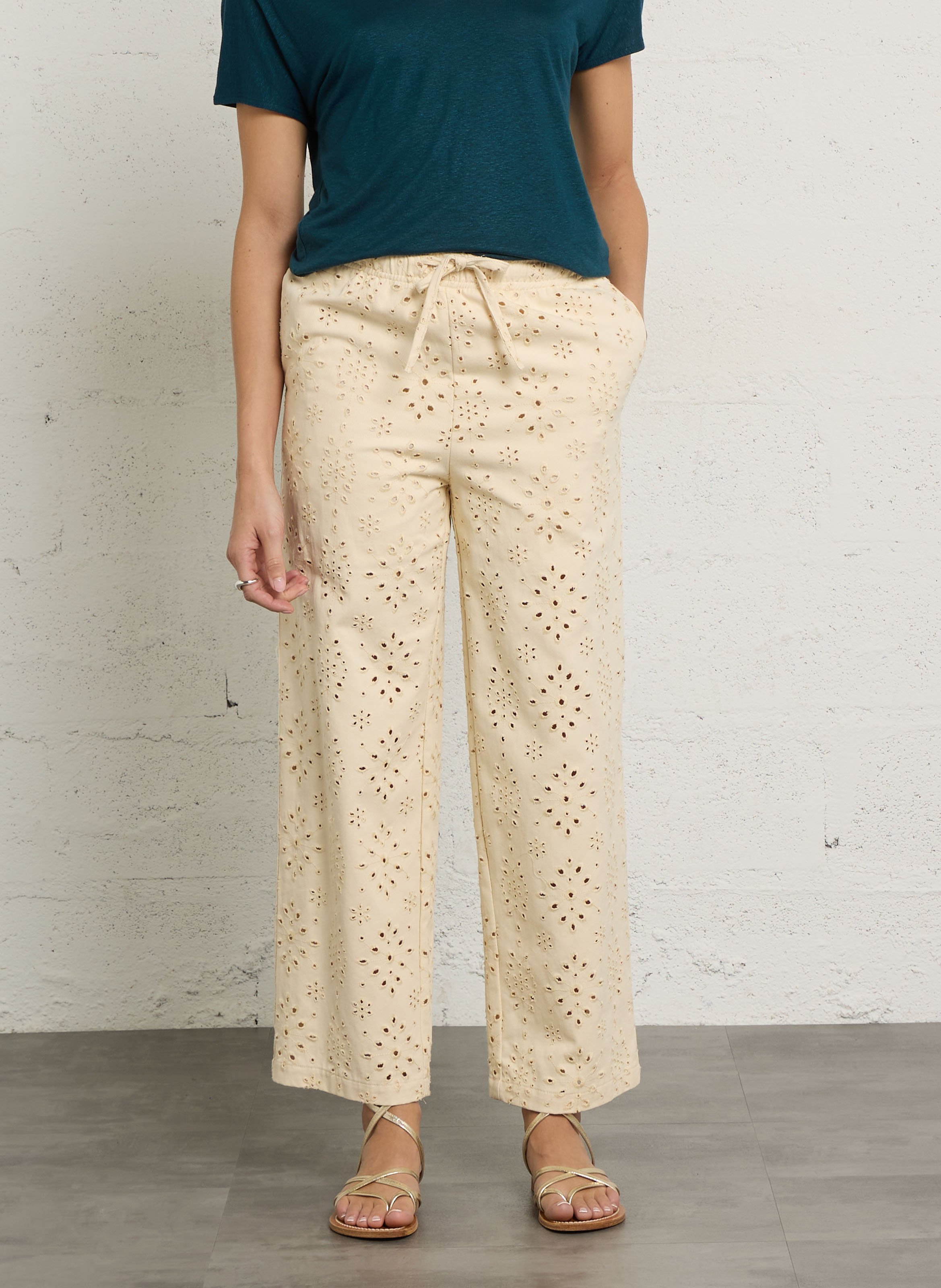 Hoch taillierte gerade Hose mit Stickerei THE KORNER