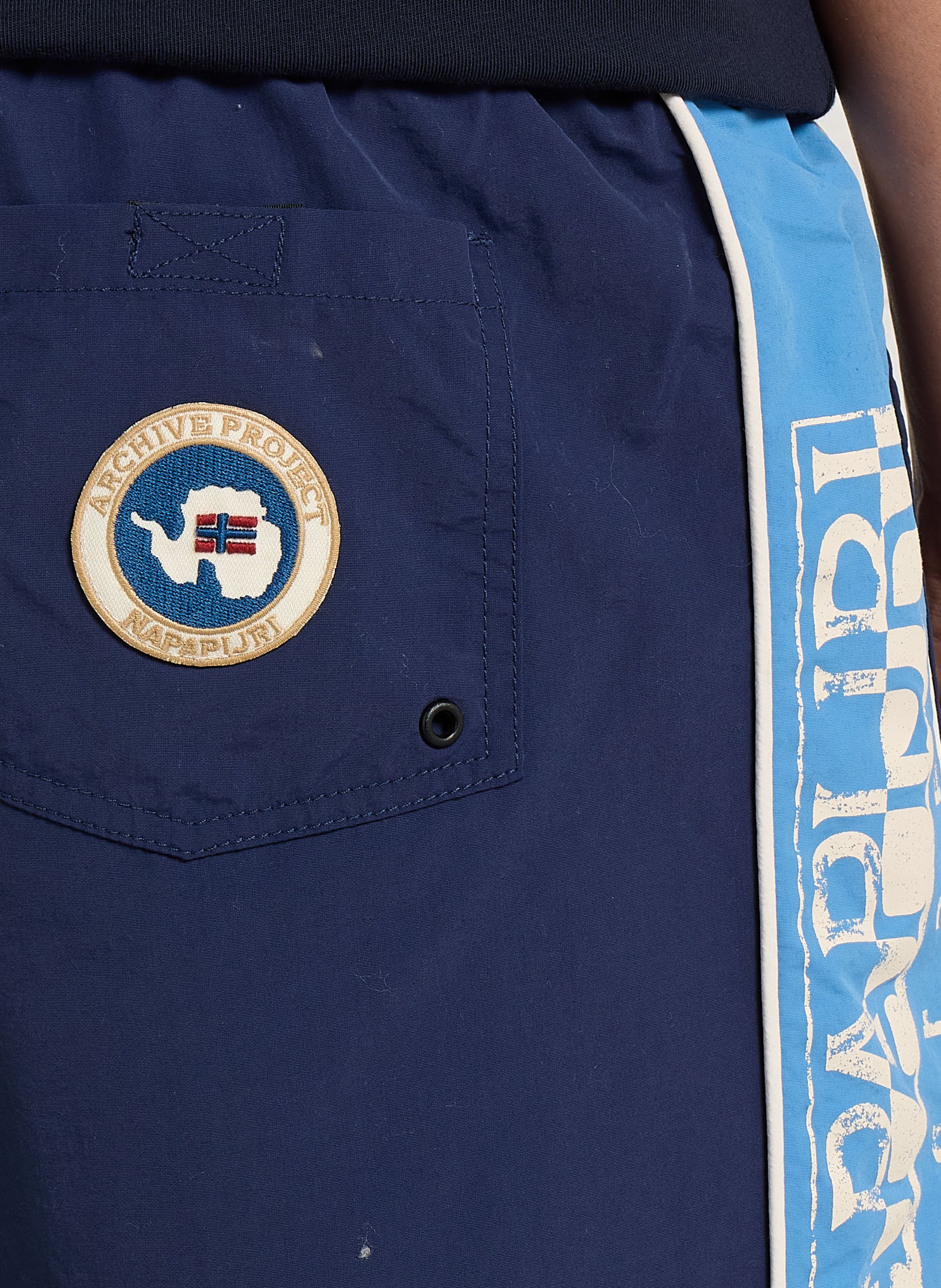 Gerade geschnittene Shorts mit Stickerei NAPAPIJRI Blau