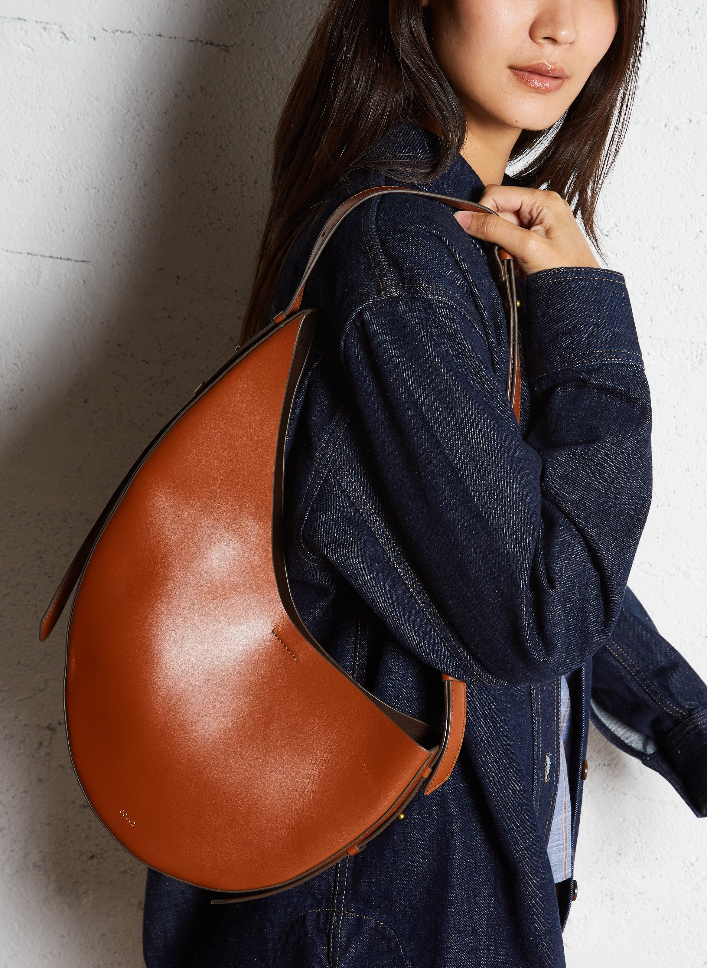 Sac bandoulière asymétrique en cuir lisse SOEUR Beige