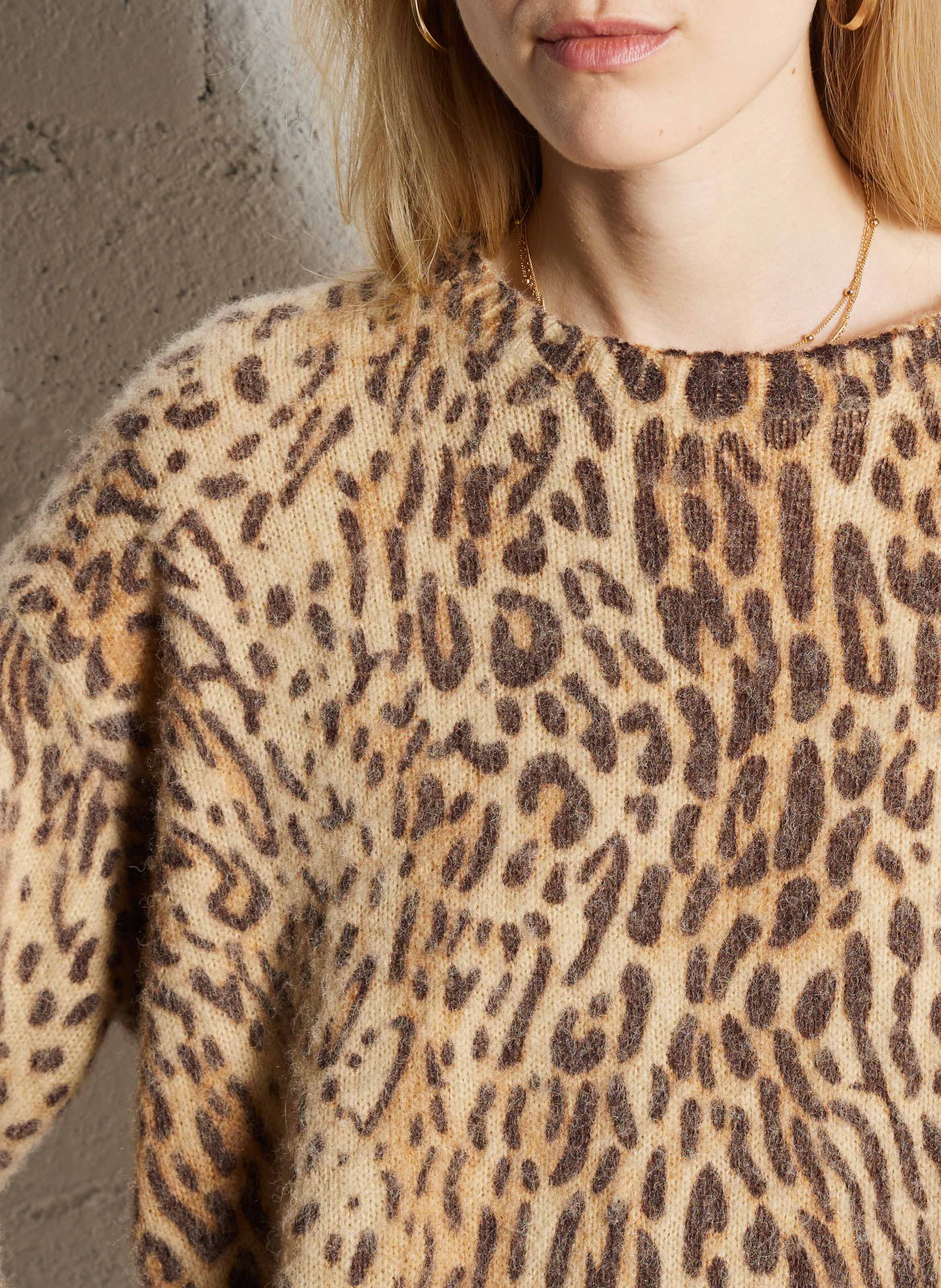 Pull ample col rond en léopard SUNCOO Beige