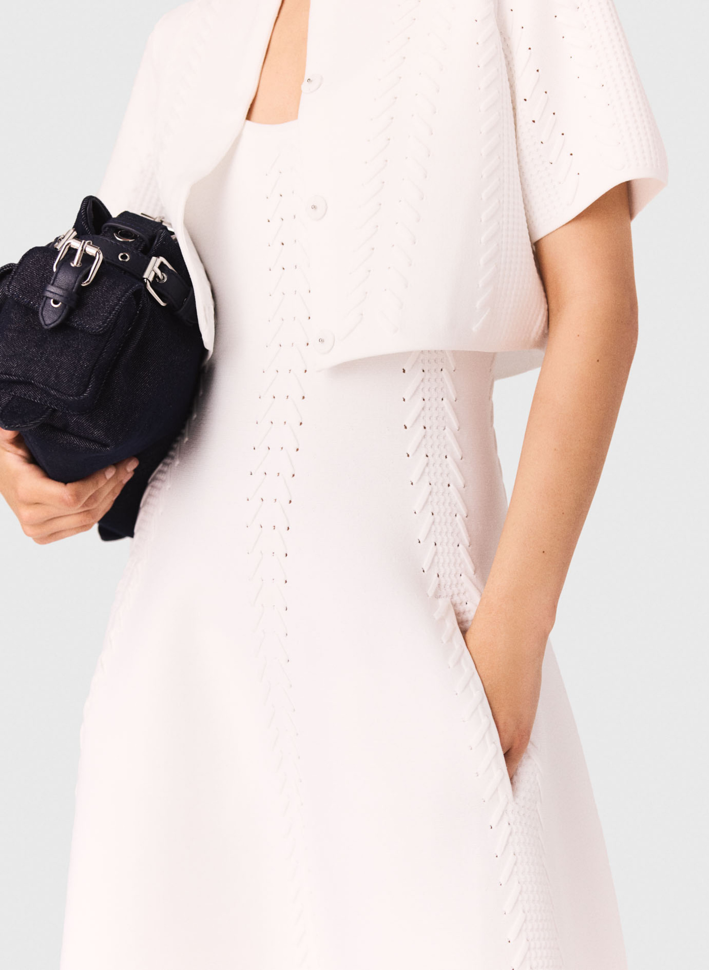 Kort vest in gevlochten breisel MAJE Wit