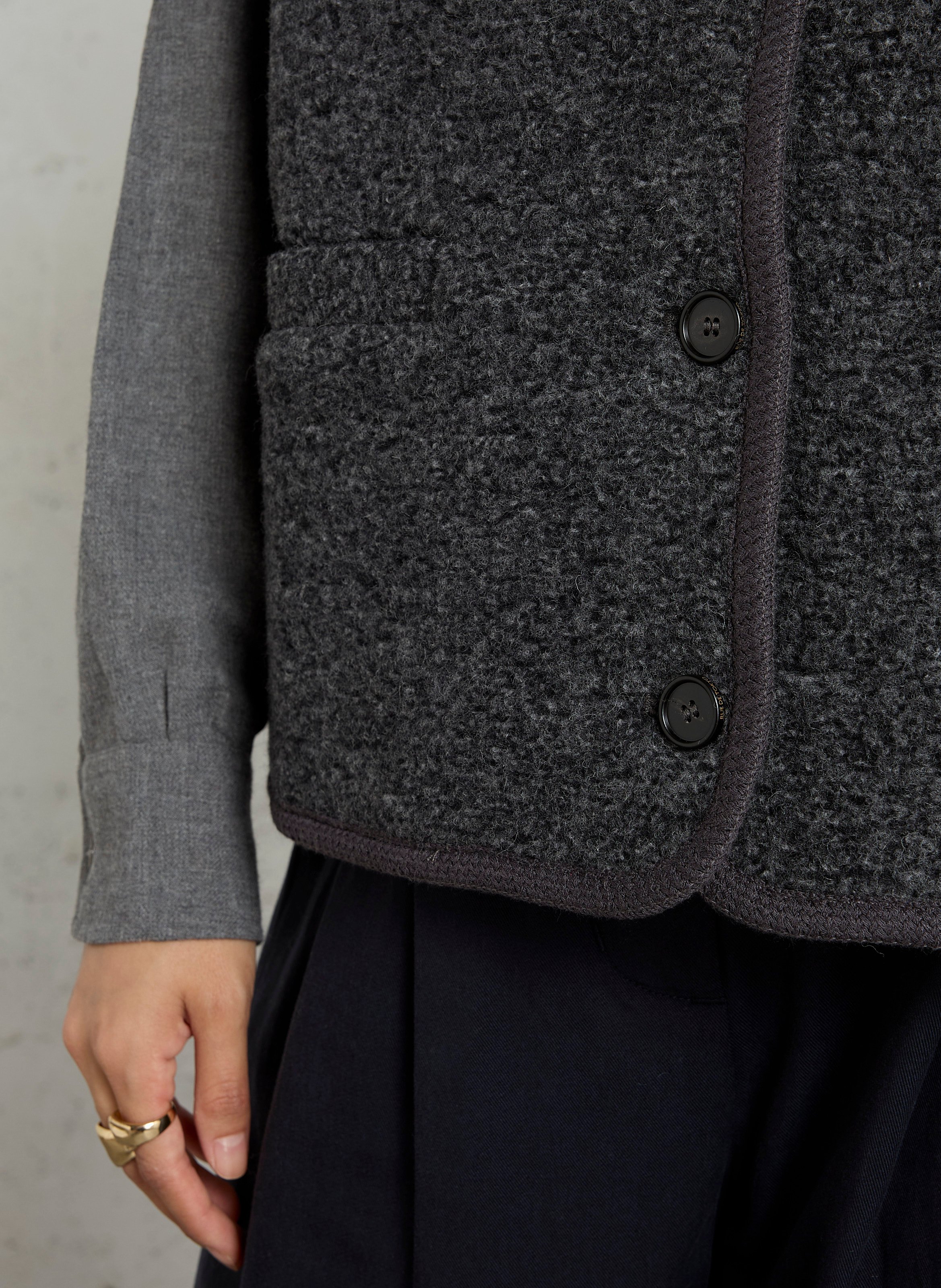 Strickjacke aus Woll-Mix mit Rundhalsausschnitt RUE DE TOKYO Grau