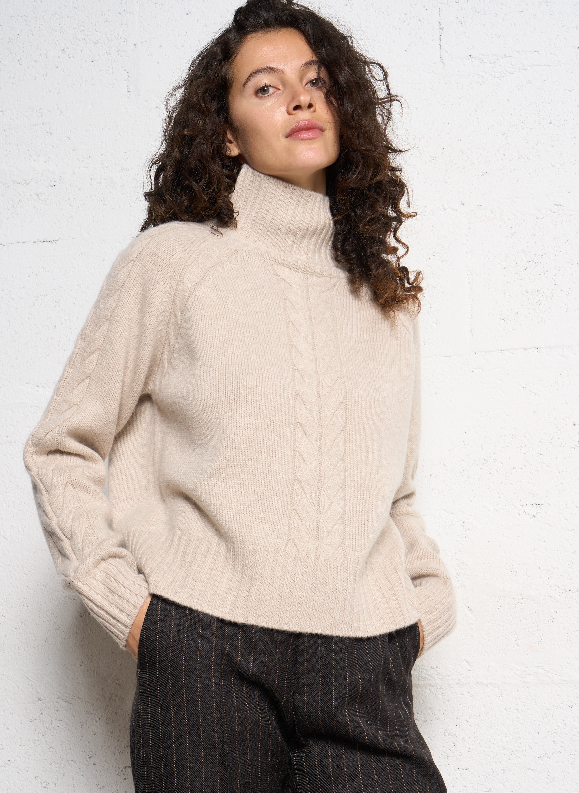 Pull oversize col montant en laine et cachemire MARGAUX LONNBERG Beige