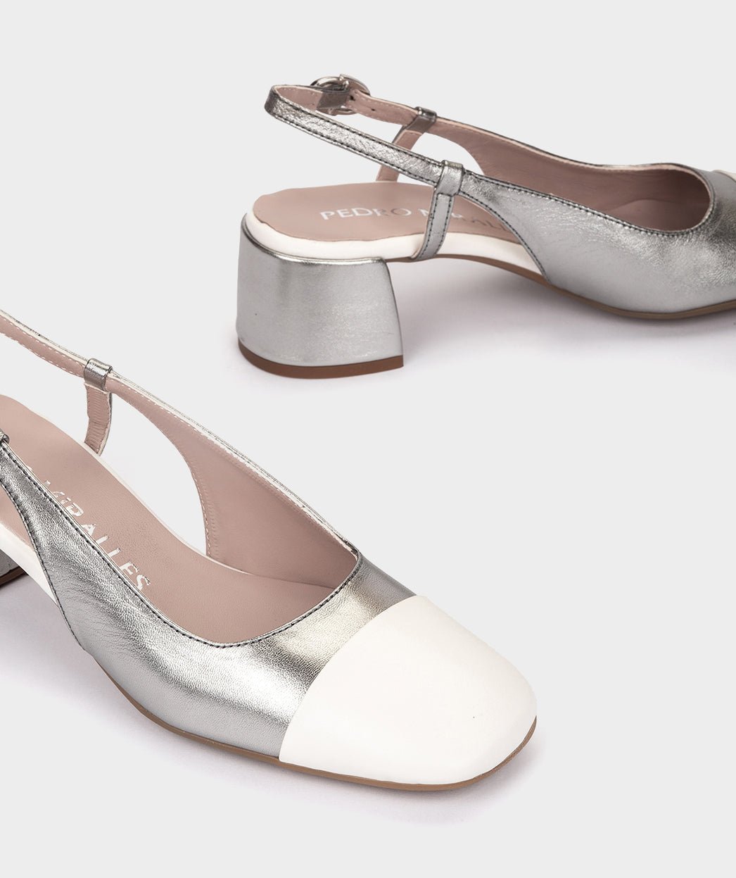 <p>High-heeled shoes in metallic steel-colored leather.</p> PEDRO MIRALLES Golden