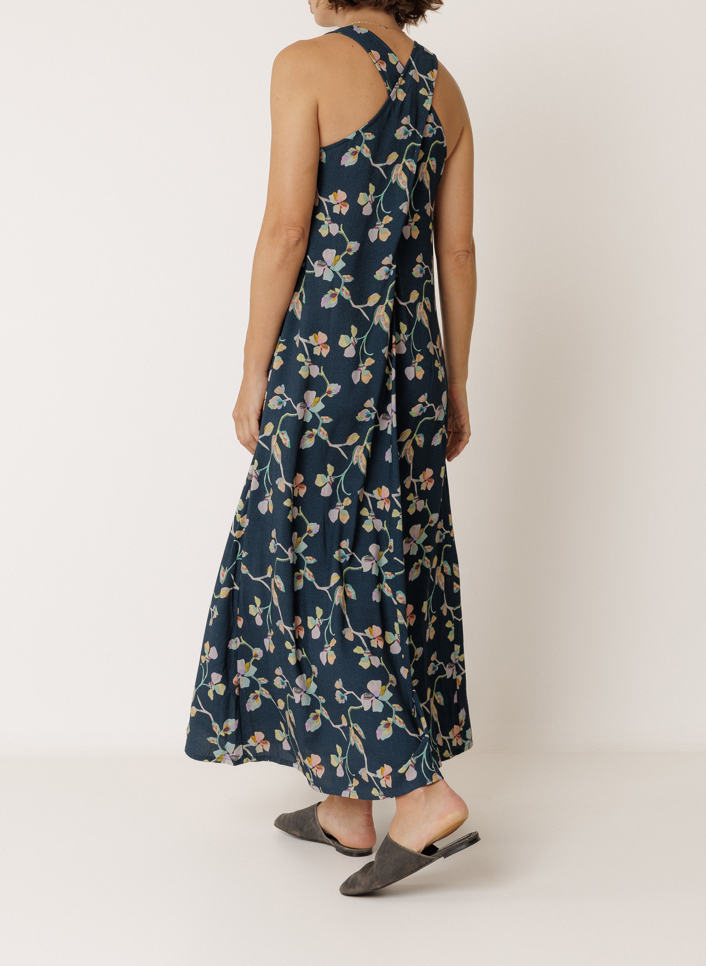 Wijdvallende mouwloze lange jurk met print INDI & COLD Blauw