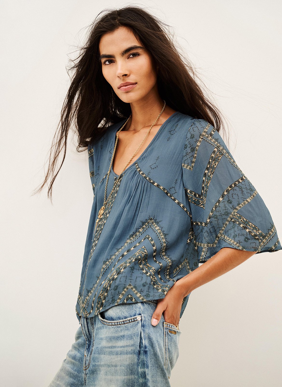 Gerade geschnittene Bluse mit langen Ärmeln BA&SH Blau