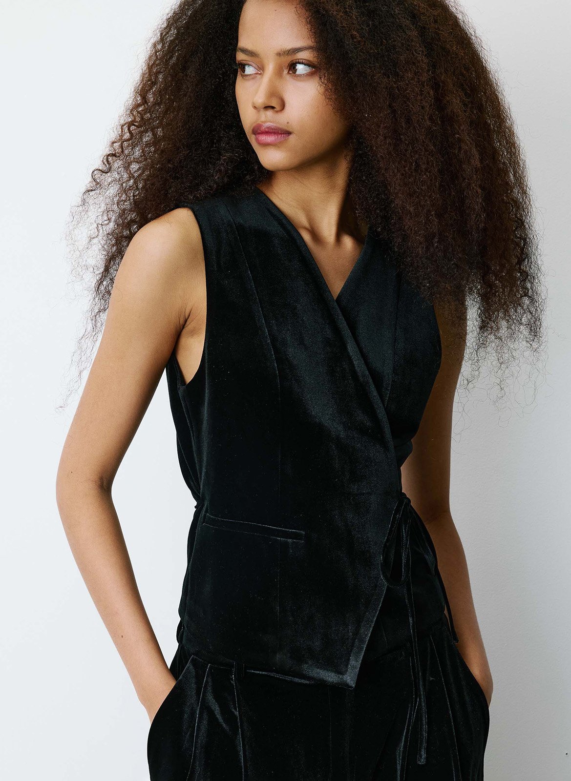 Gilet tailleur cache-cœur en velours GRACE ET MILA Noir