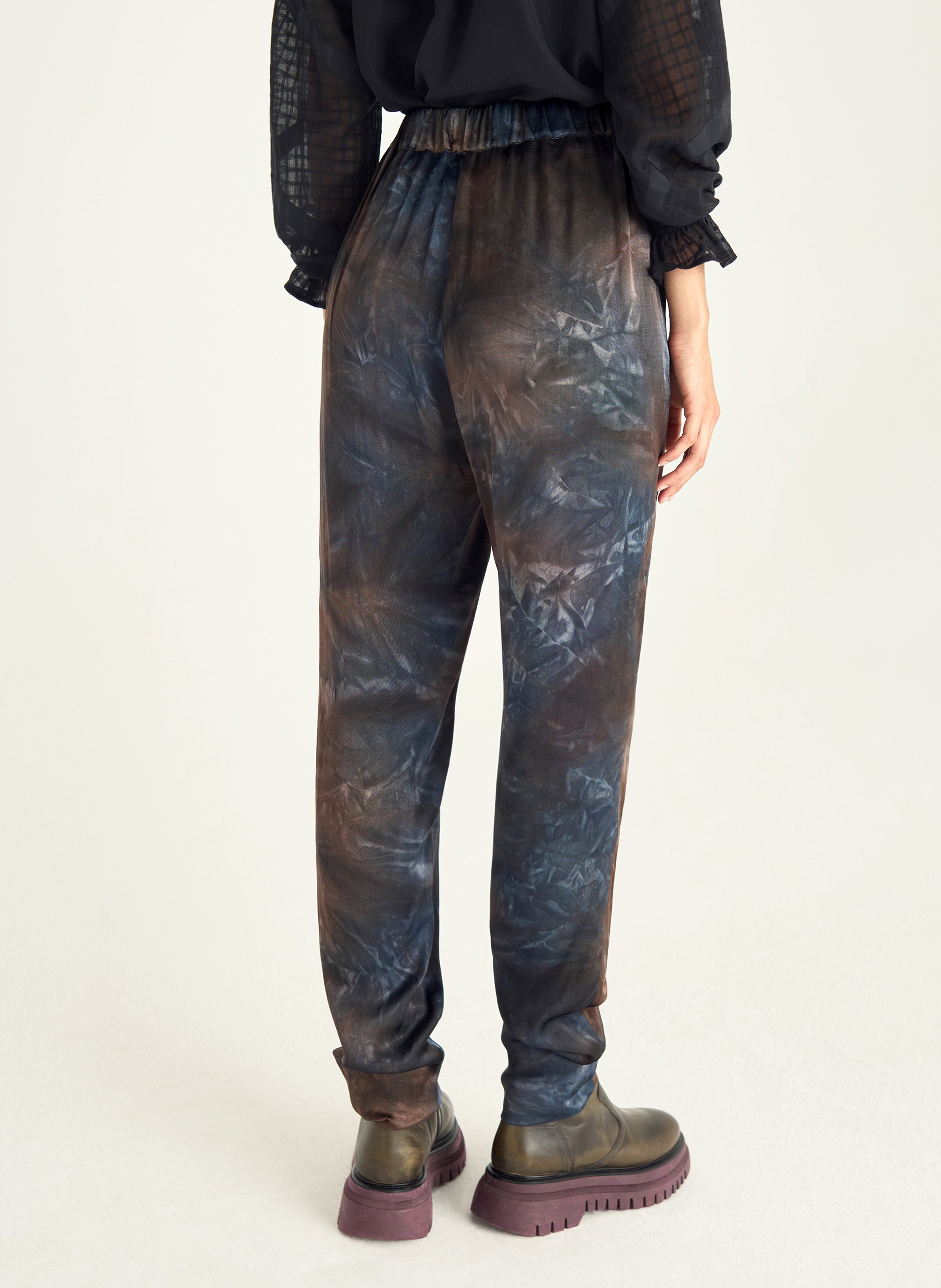 Schmal geschnittene Slim-Fit-Hose mit elastischem Bund und Muster ACOTE Schwarz