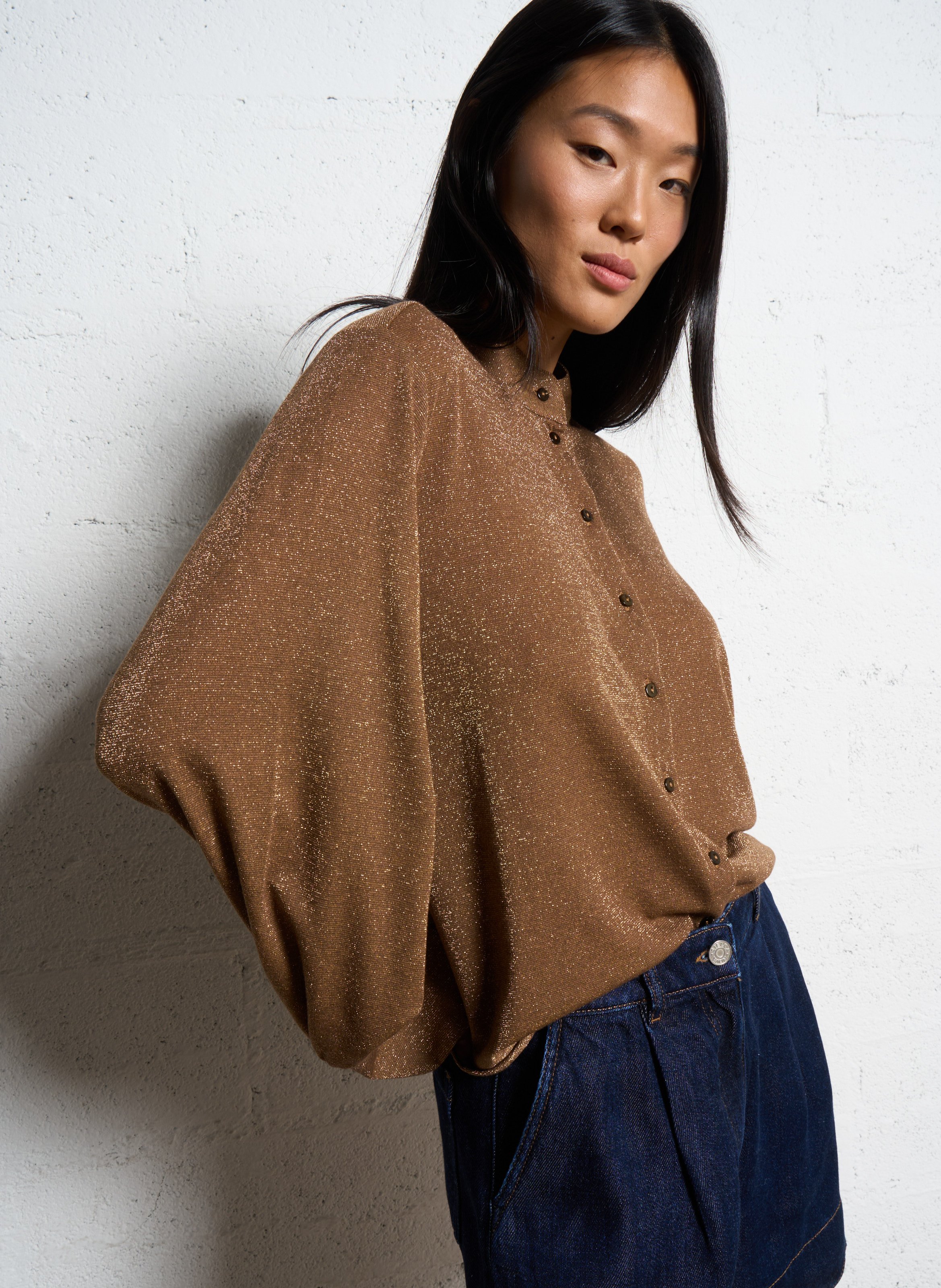 Fluid round neck sparkling shirt Beige