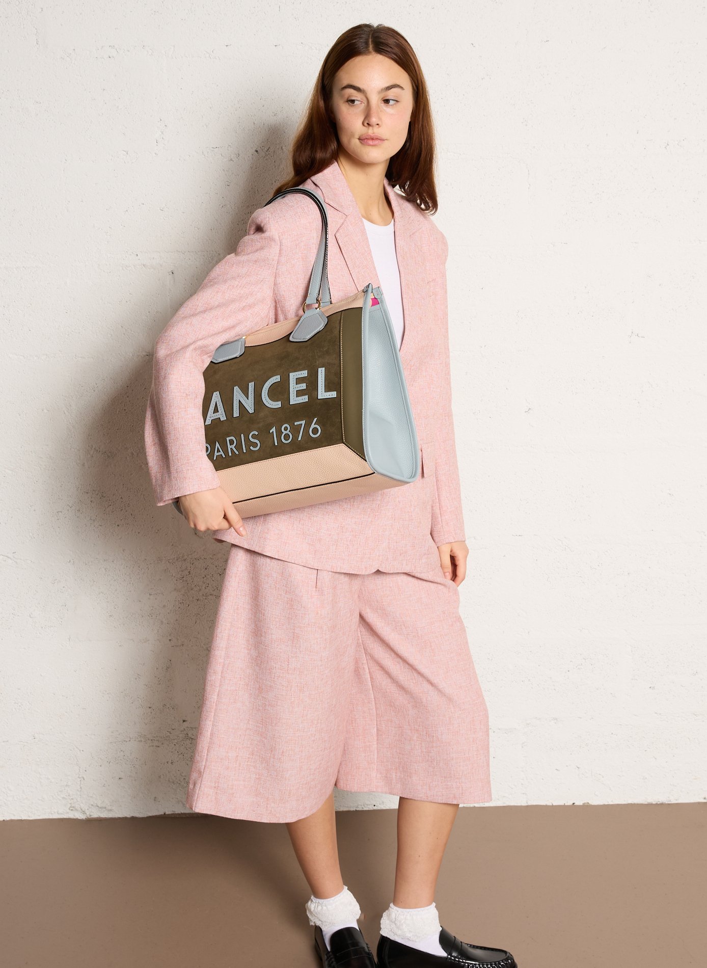 Buideltas van getextureerd leer met veters LANCEL Kaki