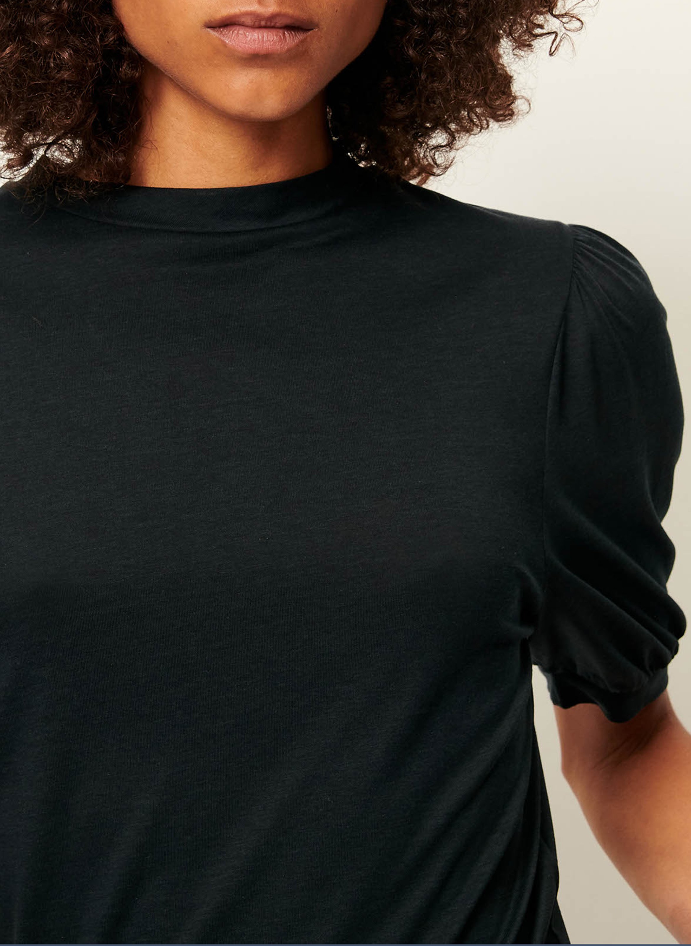 Round-neck T-shirt SESSUN Black