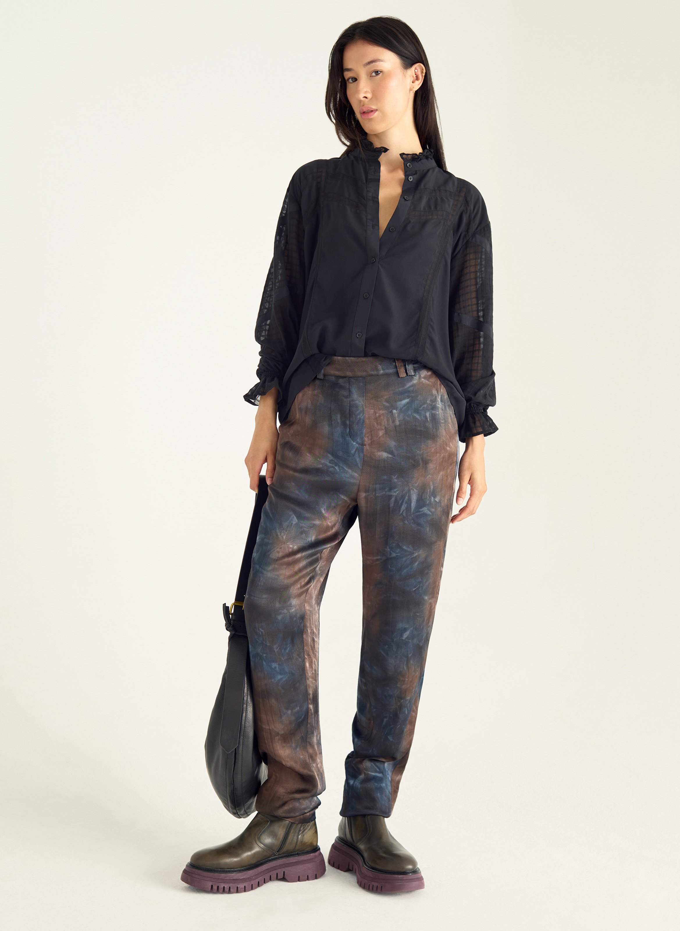 Schmal geschnittene Slim-Fit-Hose mit elastischem Bund und Muster ACOTE Schwarz