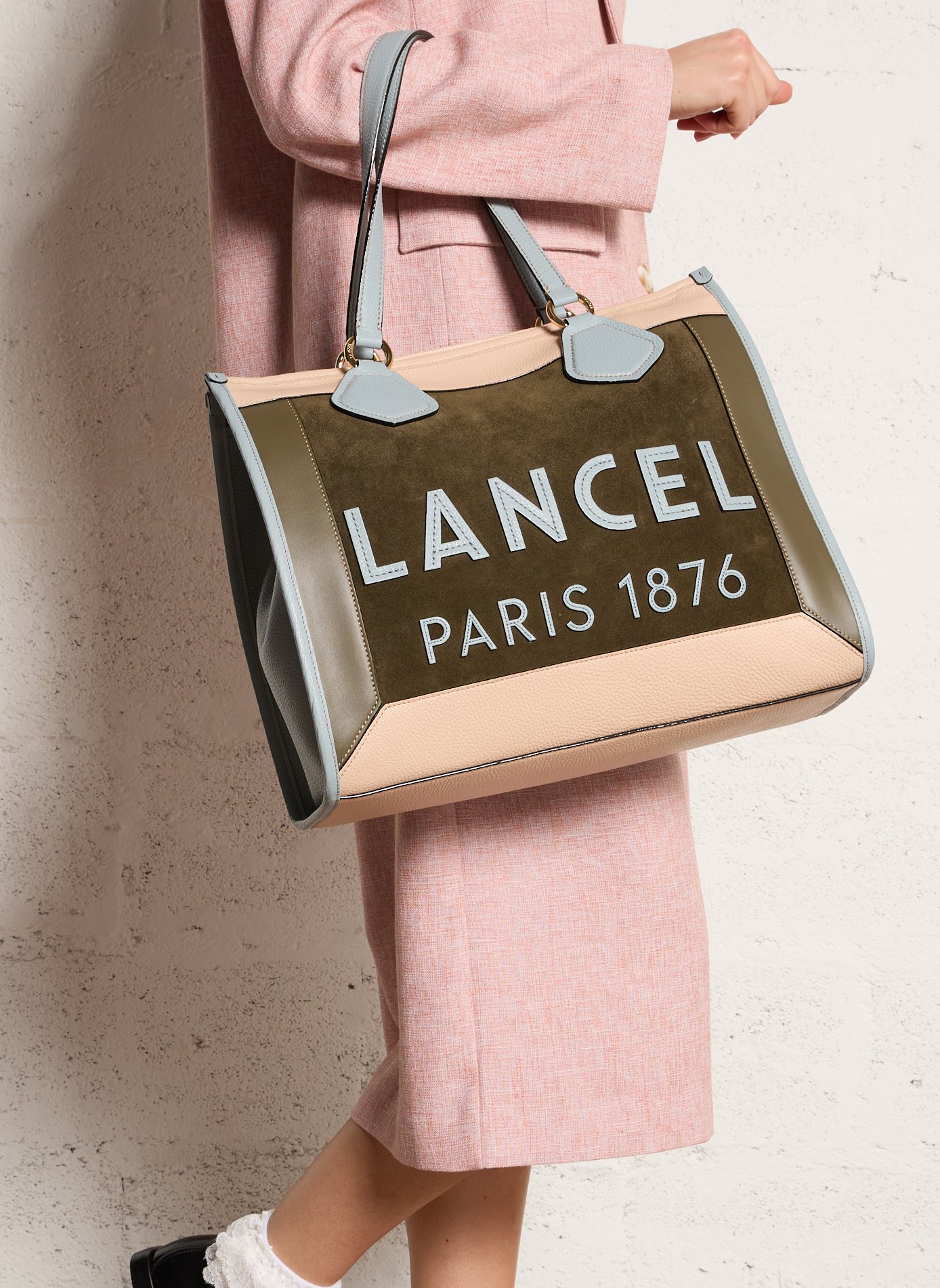 Buideltas van getextureerd leer met veters LANCEL Kaki